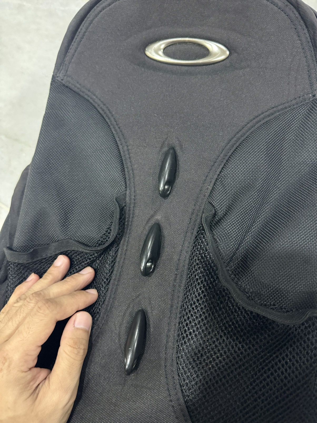 Oakley Vintage Oakley Spike / Spine Design Backpack Size 26 - 2 Thumbnail