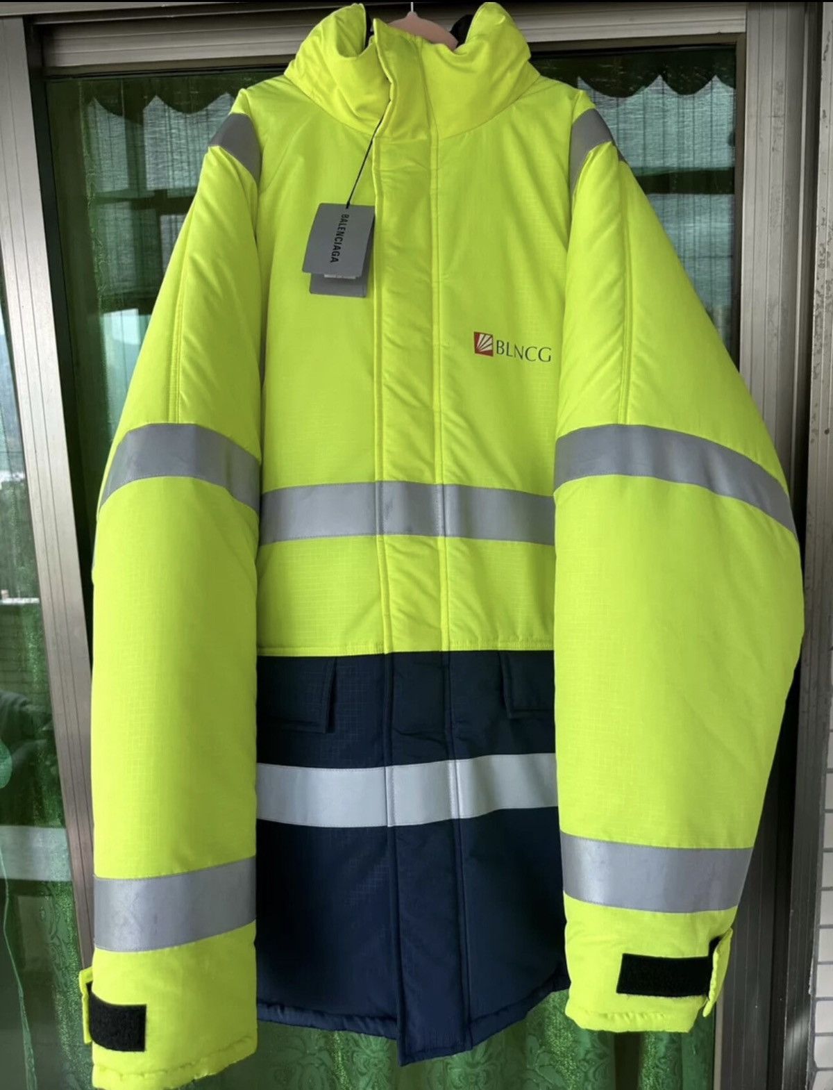 Balenciaga Balenciaga “Tomorrowland” Reversible Down Jacket Size US S / EU 44-46 / 1 - 1 Thumbnail