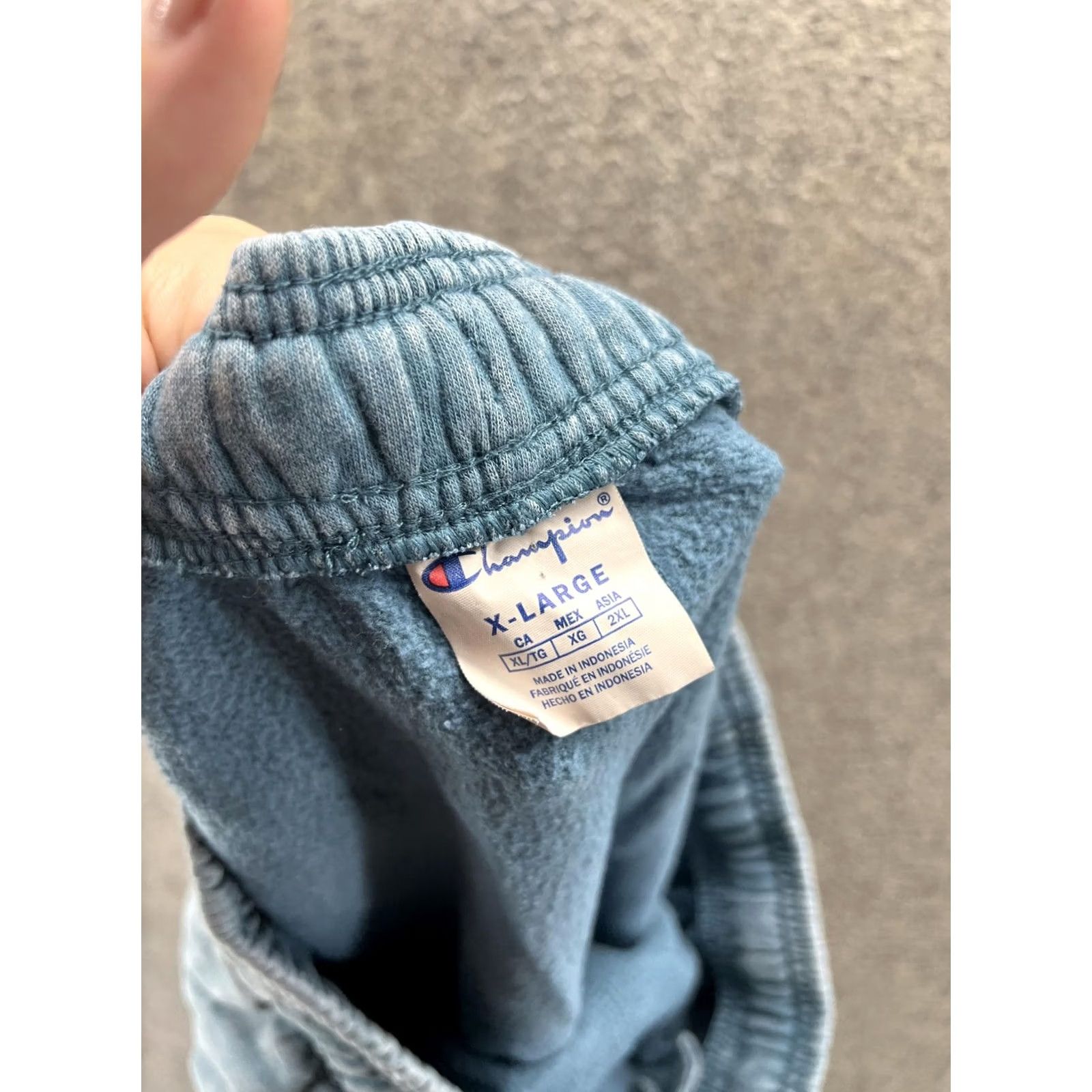 Champion VINTAGE Champion Sweat Shorts Mens XL Blue Fleece Elastic Waist Pockets Casual Athletic Summer 2000s Mens XL Blue Size US 36 / EU 52 - 5 Thumbnail