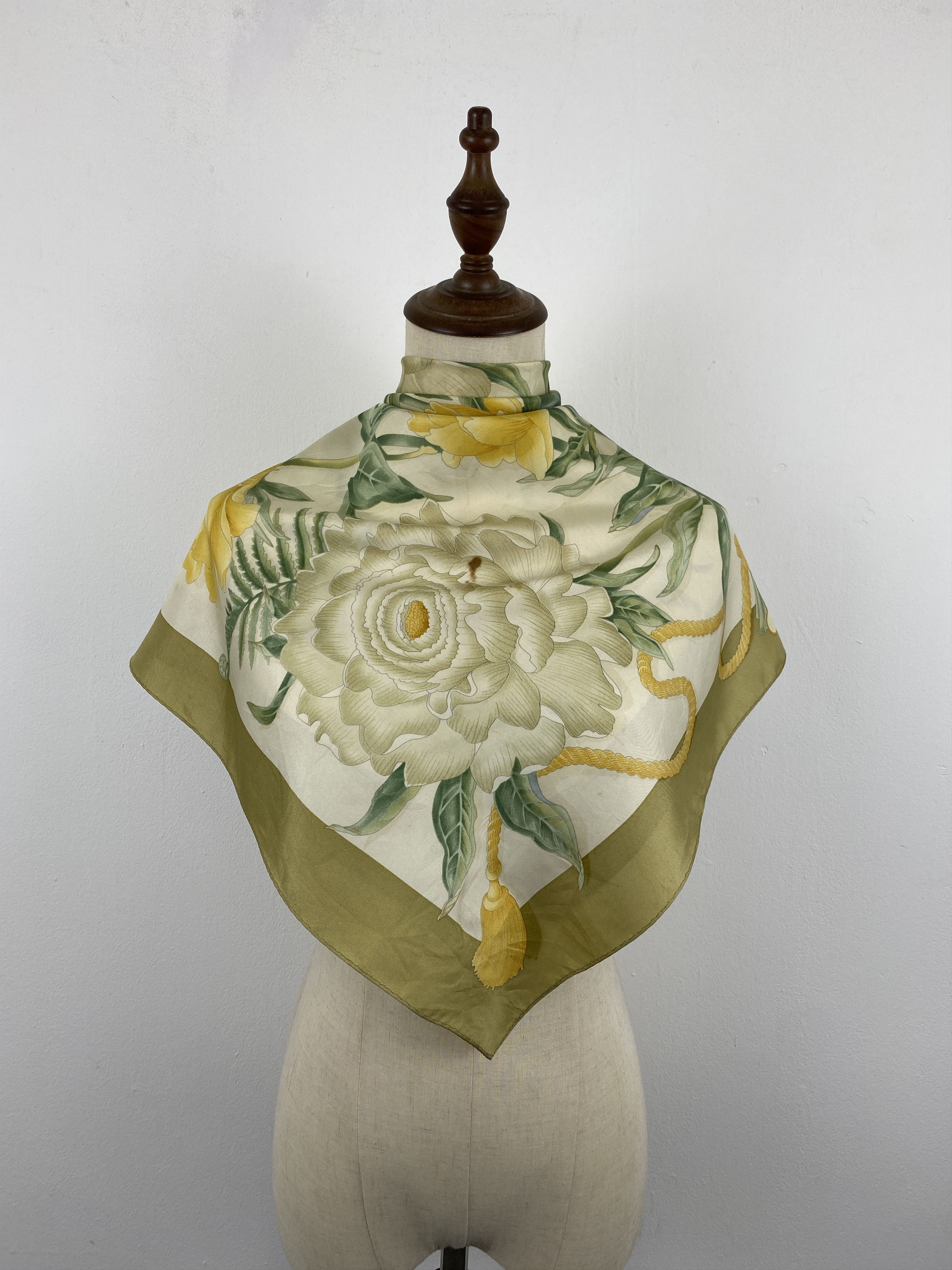 Japanese Brand Vintage Japanese Brand Floral Silk Scarf SN0100 Size ONE SIZE - 2 Thumbnail