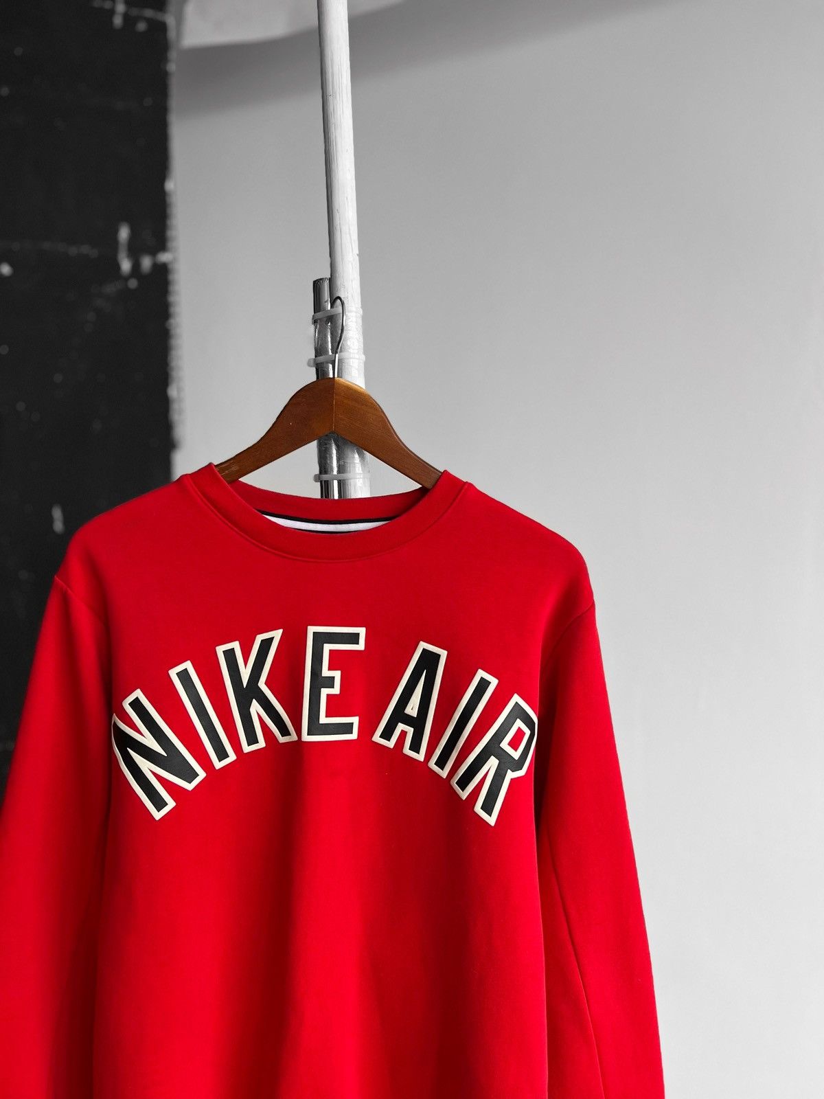 Nike Nike Air NSW Mens Red Long Sleeve Sweatshirt Center Logo Size US S / EU 44-46 / 1 - 2 Thumbnail