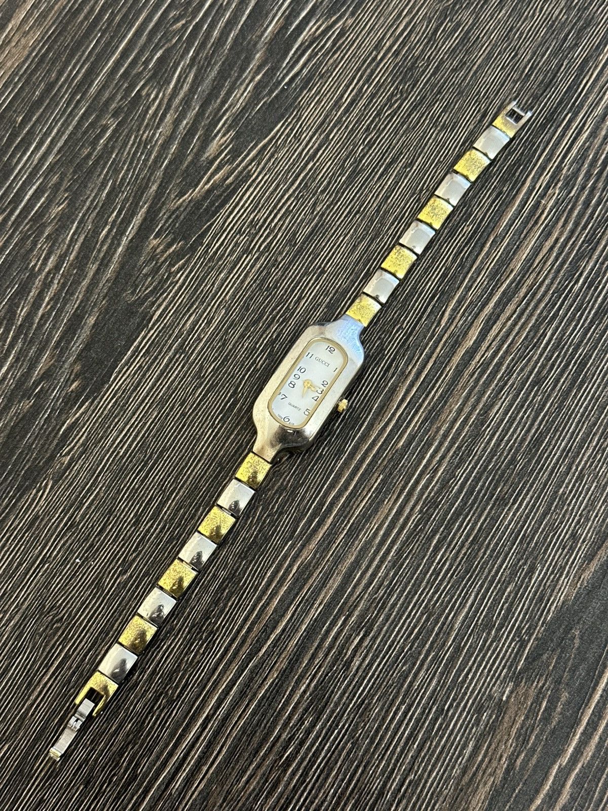 Gucci Vintage 90s Gucci Dress Wrist Watch Swiss Made Quartz Woman Size ONE SIZE - 10 Thumbnail