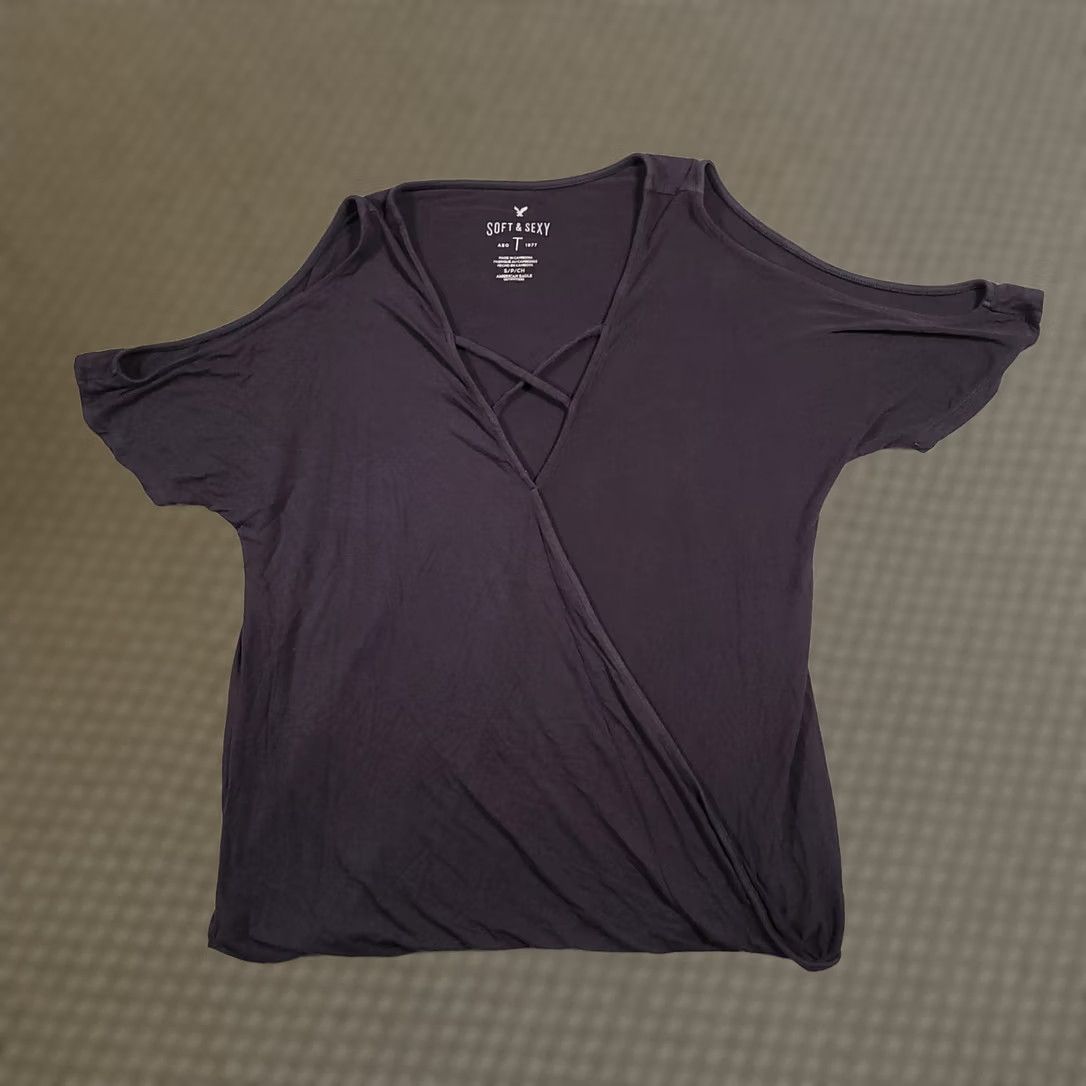 American Eagle Outfitters American Eagle Outfitters Top Blouse Womens Small Gray Cold Shoulder Faux Wrap V-Neck Short Sleeve Pullover Size S / US 4 / IT 40 - 1 Thumbnail
