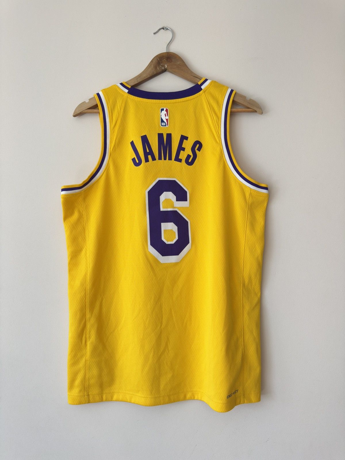 Nike James #6 Los Angeles Lakers Basketball Jersey NBA Shirt Kit Size US M / EU 48-50 / 2 - 1 Thumbnail