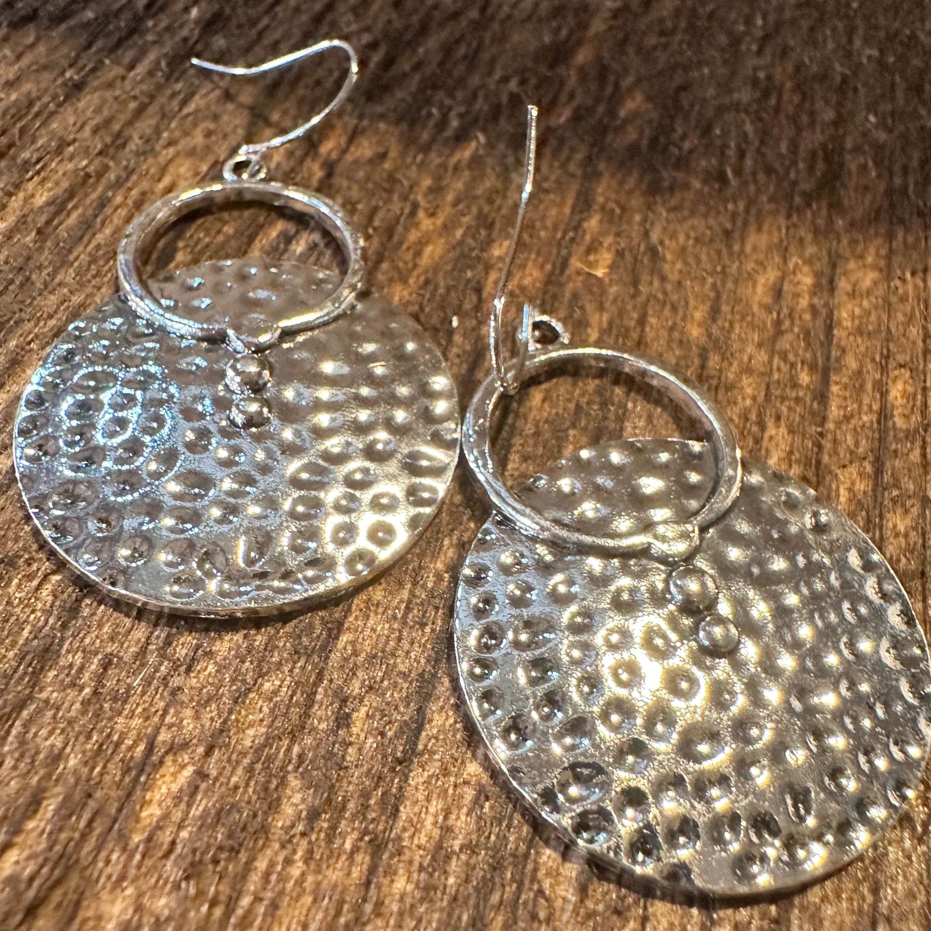 Other Boho Hippie Western Pounded Silver Circle Drop Wire Earrings Size ONE SIZE - 5 Thumbnail