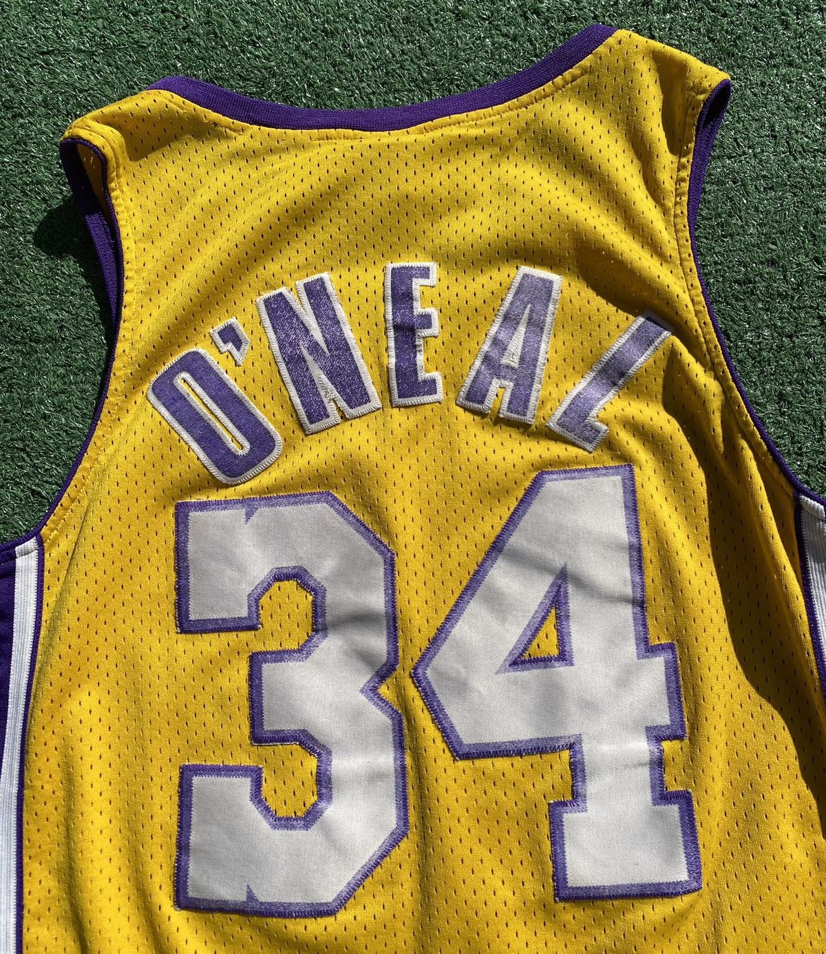 Nike VTG 90s Nike Los Angeles LA Lakers Shaq Jersey Distressed Size US S / EU 44-46 / 1 - 6 Thumbnail