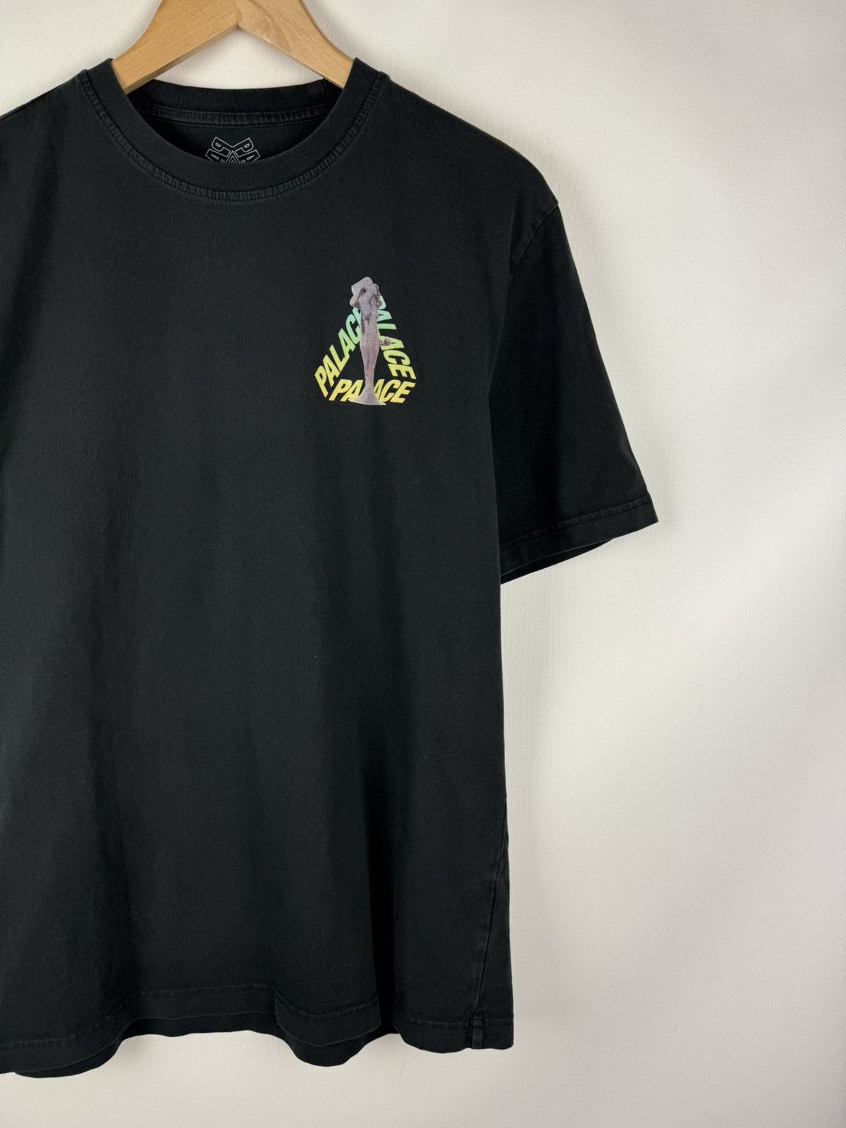 Palace Palace Skateboards Rolls P-3 Men’s Big Back Logo T Shirt Size US M / EU 48-50 / 2 - 11 Thumbnail