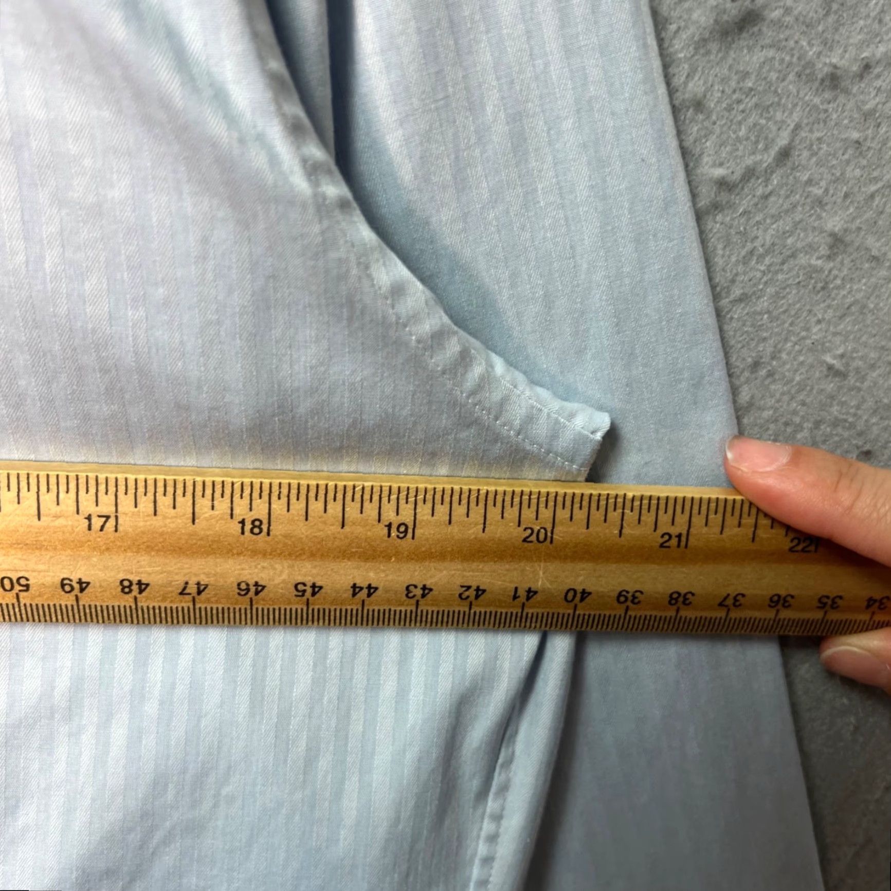 Uniqlo Uniqlo Mens Slim Fit Light Blue Striped Button-Down Shirt Cotton Blend Small to Medium Casual Shirt Mens Regular Size M Blue Shirt Size US M / EU 48-50 / 2 - 5 Thumbnail