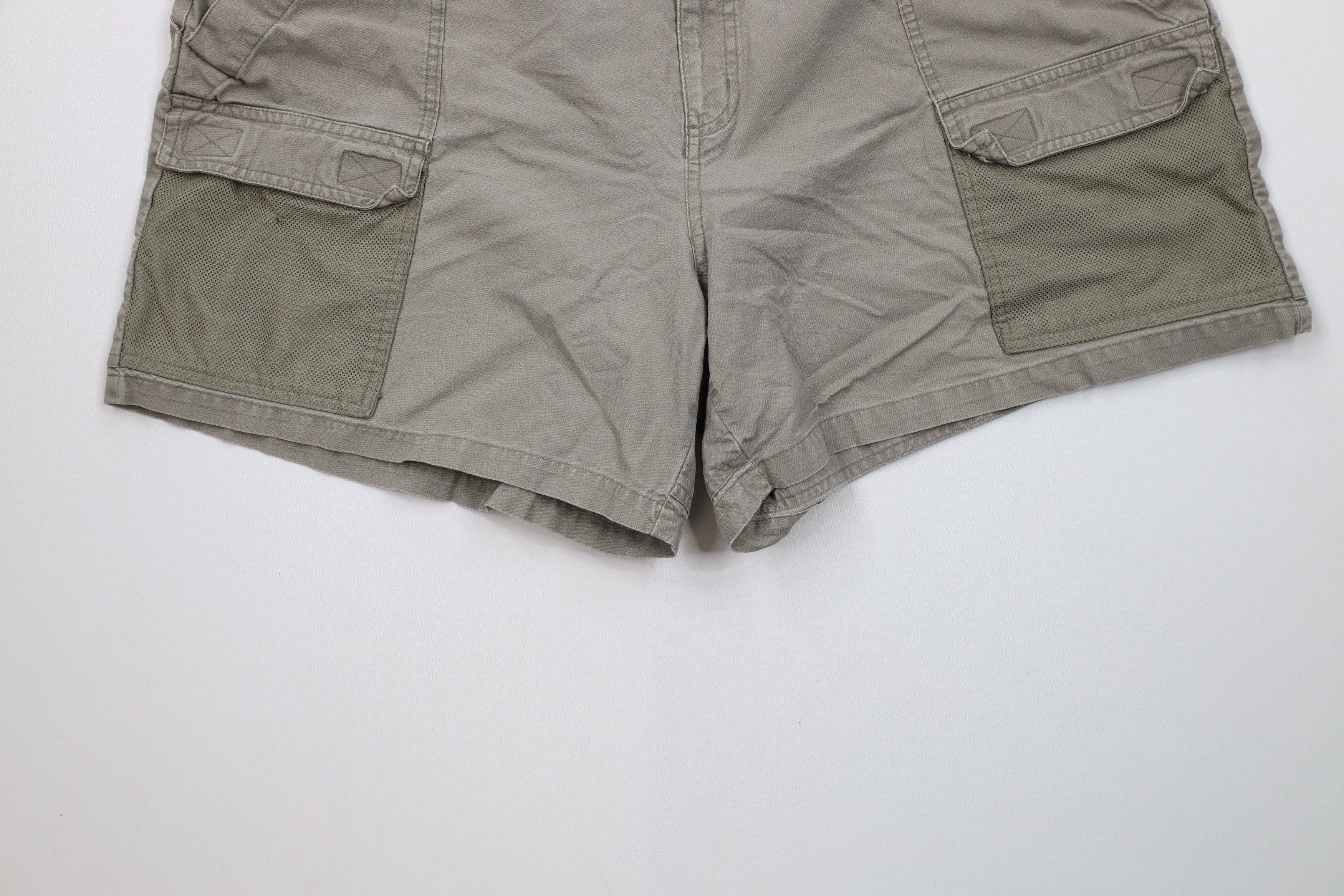 Columbia × Vintage Vintage Columbia PFG Spell Out Above Knee Cargo Shorts Green Size US 36 / EU 52 - 4 Thumbnail