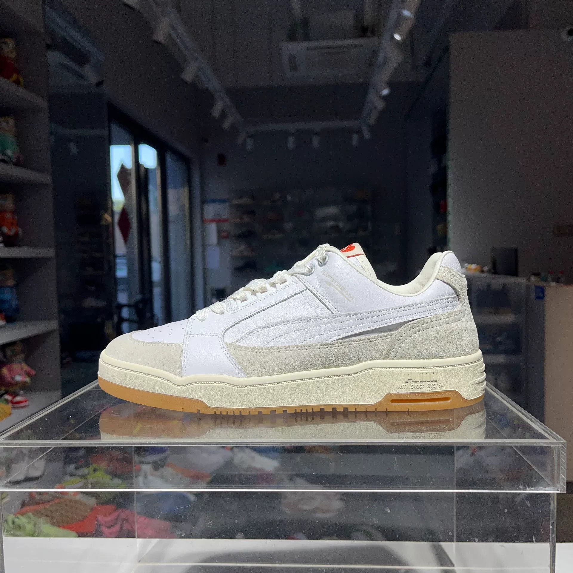 Puma Puma White Lowtop Sneakers 9.5 Men Size US 9.5 / EU 42-43 - 1 Thumbnail