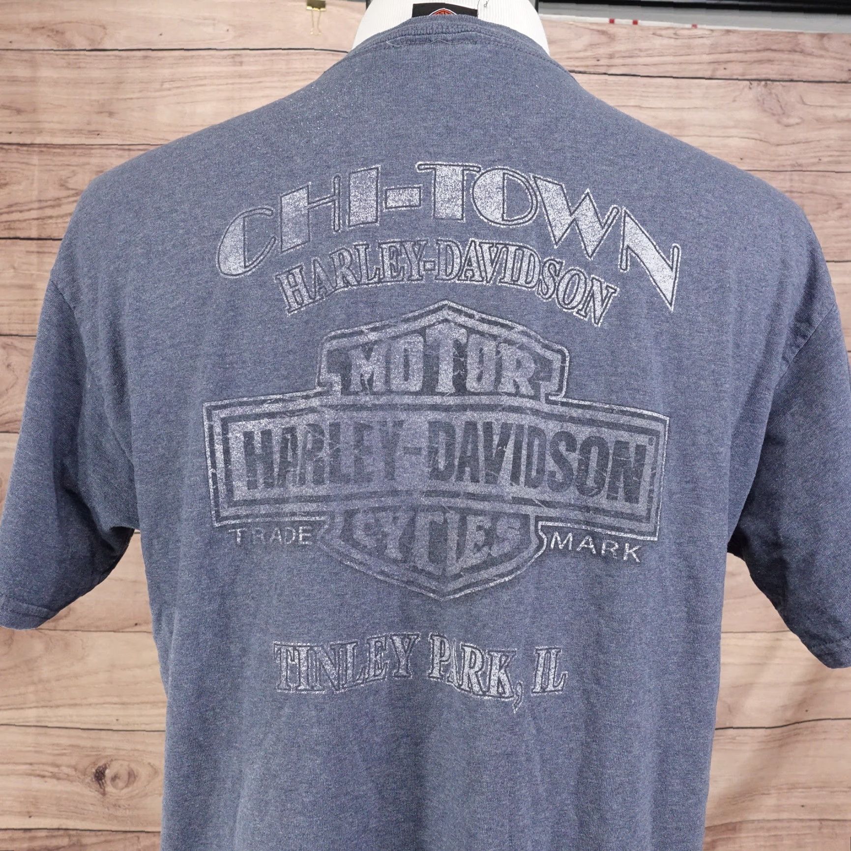 Harley Davidson VINTAGE Harley-Davidson Tshirt Blue Chi-Town Tinley Park IL - Adult Large - Crew Neck Cotton T-Shirt Mens/Unisex - 1980s-90s Style? Size US L / EU 52-54 / 3 - 4 Thumbnail
