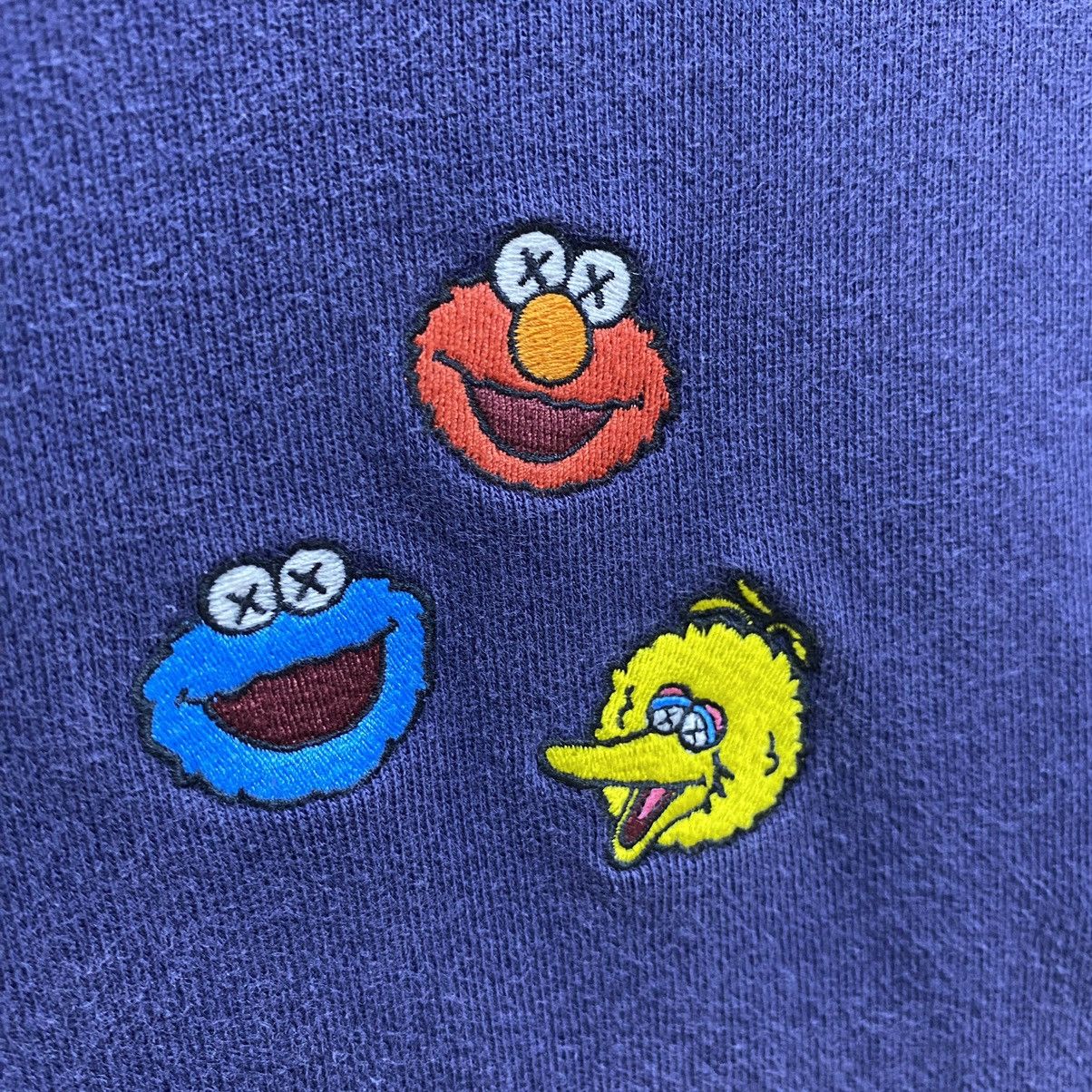 Kaws × Uniqlo KAWS UT Sesame Street Hoodie Blue Embroidered Characters L Size US L / EU 52-54 / 3 - 7 Thumbnail