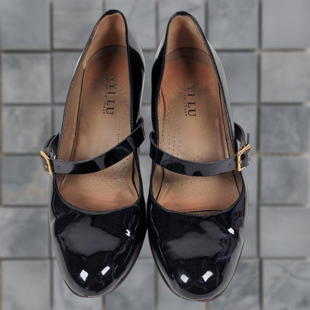 Vintage Anyi Lu Black Patent Leather Buckle Strap Pumps 9 Italy Women's Pump Kitten Heel Formal Party/Cocktail Casual Shoes Size US 9 / IT 39 - 1 Thumbnail