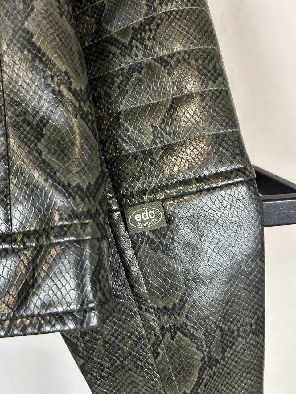 Japanese Brand Black Leather Jacket Snake Print Cropped Biker Y2K Grunge Size US S / EU 44-46 / 1 - 10 Thumbnail