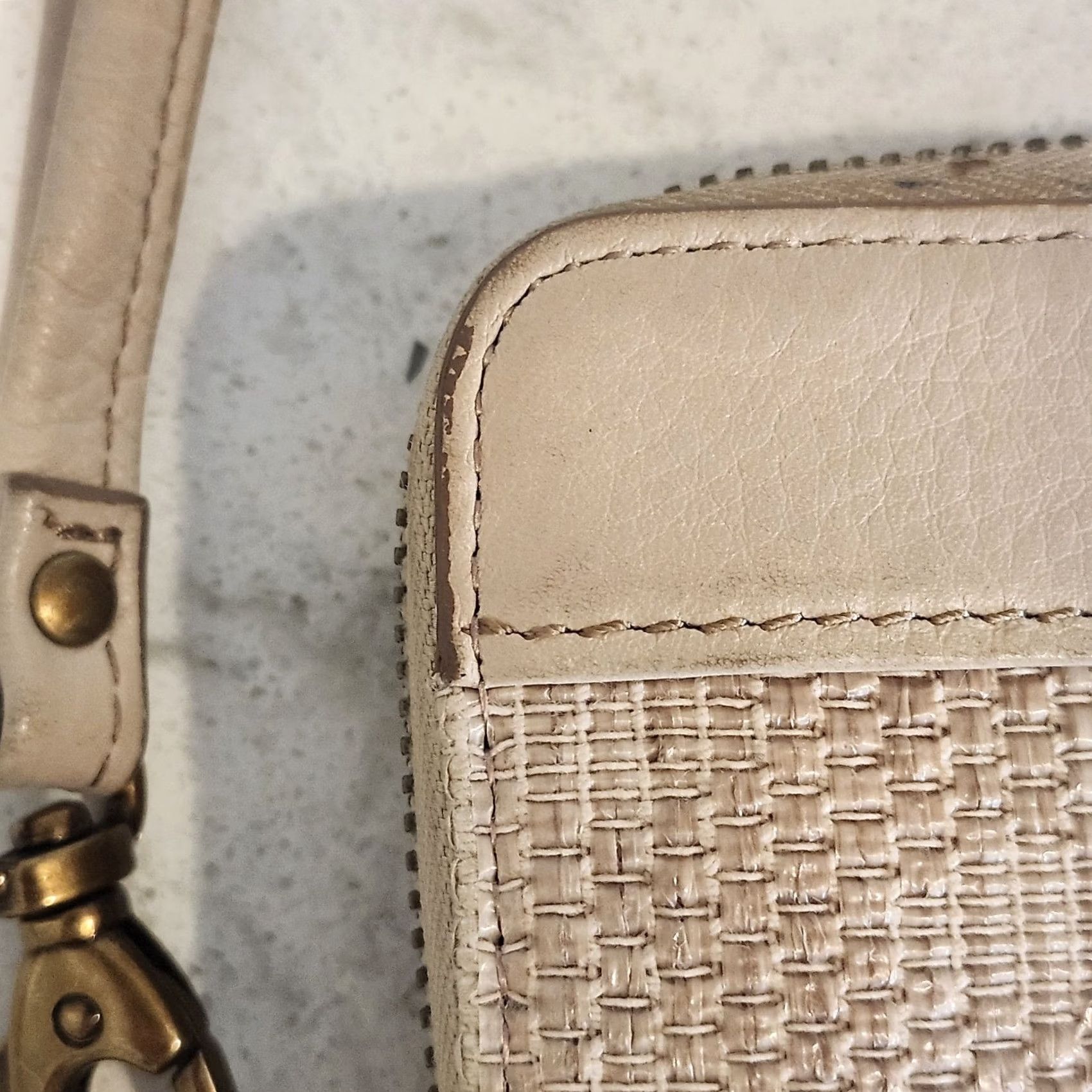Fossil Fossil Zip-Around Wallet Tan Straw Leather Beige Womens S Color Beige Zip-Around Wallet Womens S Leather Wristlet Clutch NEEDS CLEANING Size ONE SIZE - 7 Thumbnail