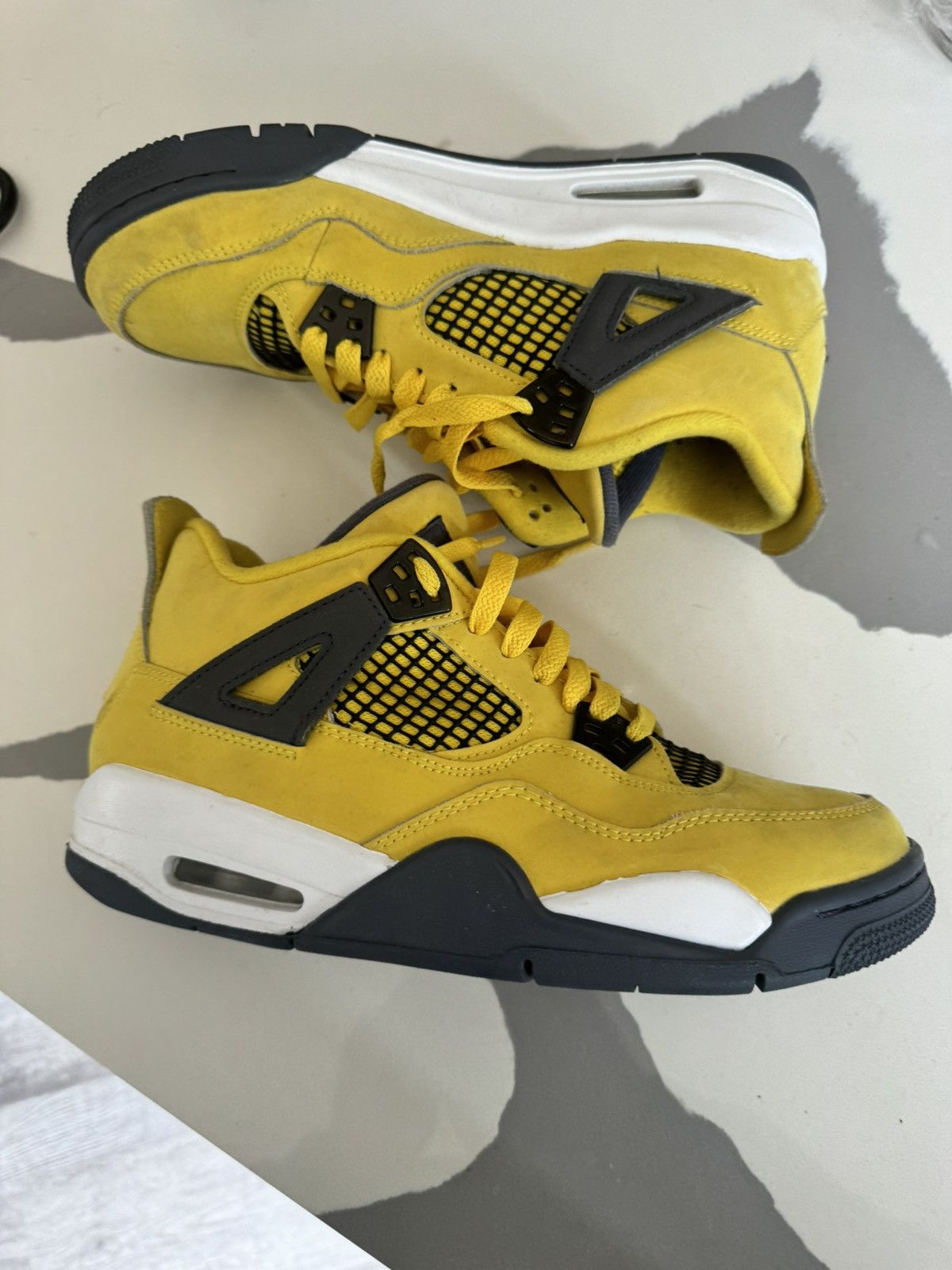 Jordan Brand Air Jordan One Lightning Size US 7 / EU 40 - 4 Thumbnail