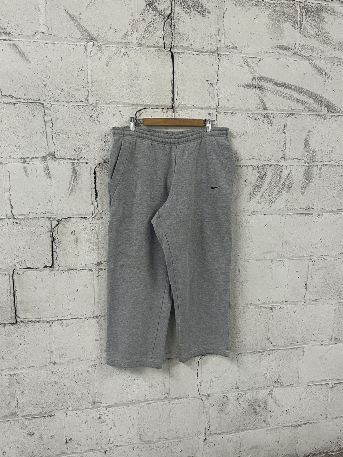 Nike Nike baggy fit sweat pants vintage wide leg streetwear hype Size US 34 / EU 50 - 2 Thumbnail