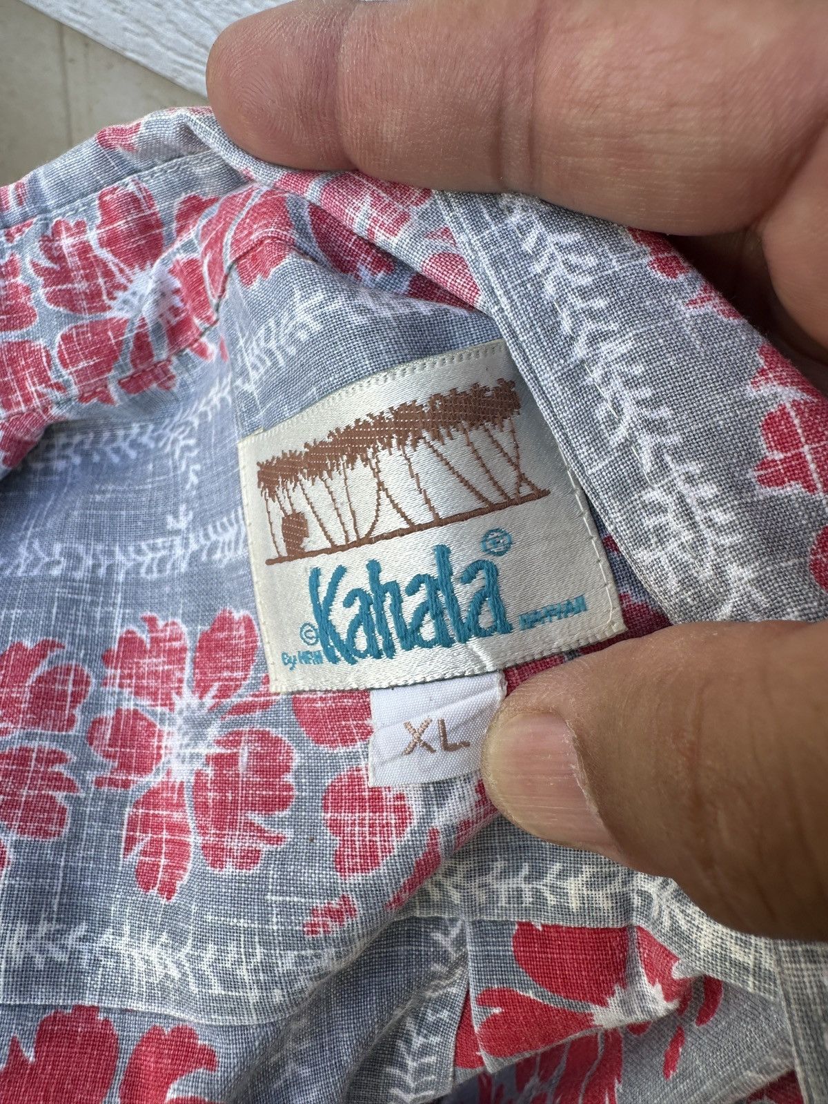 Other PreOwned Kahala Blue/Red Hawaiian Print Men's XL Full Button Size US XL / EU 56 / 4 - 5 Thumbnail