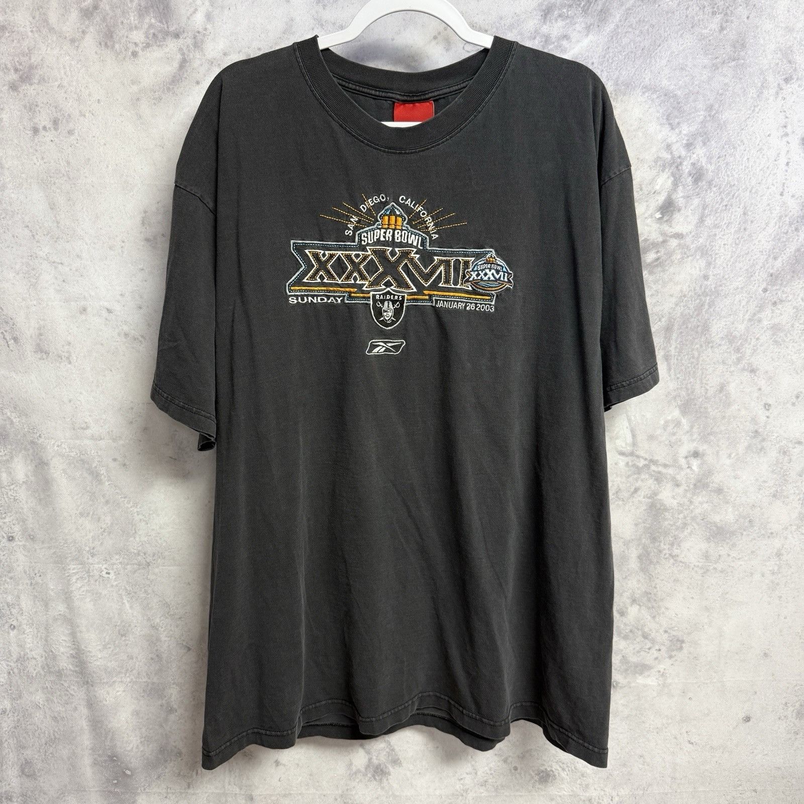 Vintage Vintage Super Bowl XXXVII Reebok T Shirt Mens XL Black Size US XL / EU 56 / 4 - 2 Thumbnail