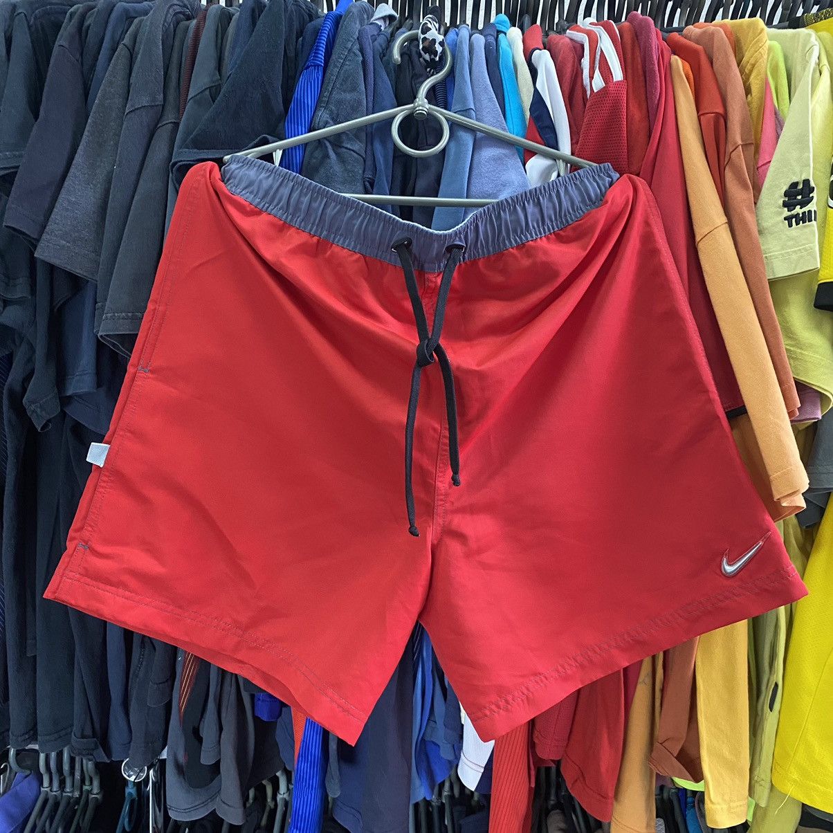 Vintage Vintage Nike Small Swoosh 90’s y2k shorts Size US 34 / EU 50 - 1 Thumbnail