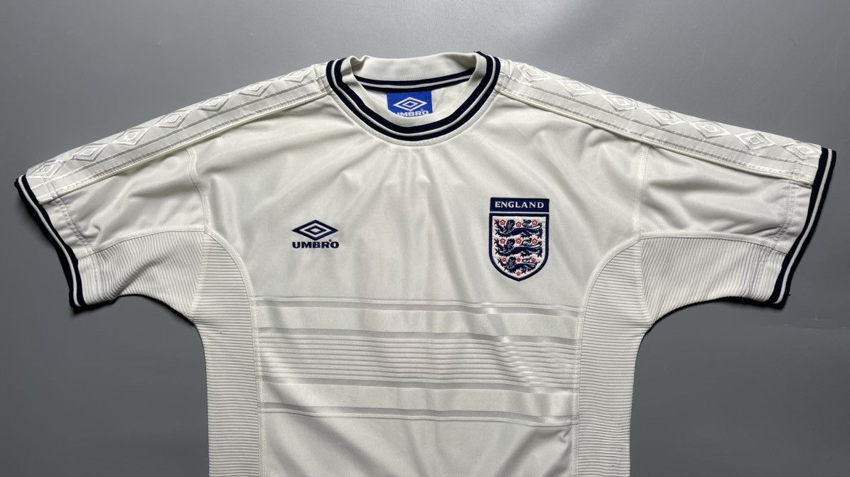 Umbro × Vintage ENGLAND UMBRO 2000 EURO FOOTBALL HOME JERSEY Size US M / EU 48-50 / 2 - 3 Thumbnail