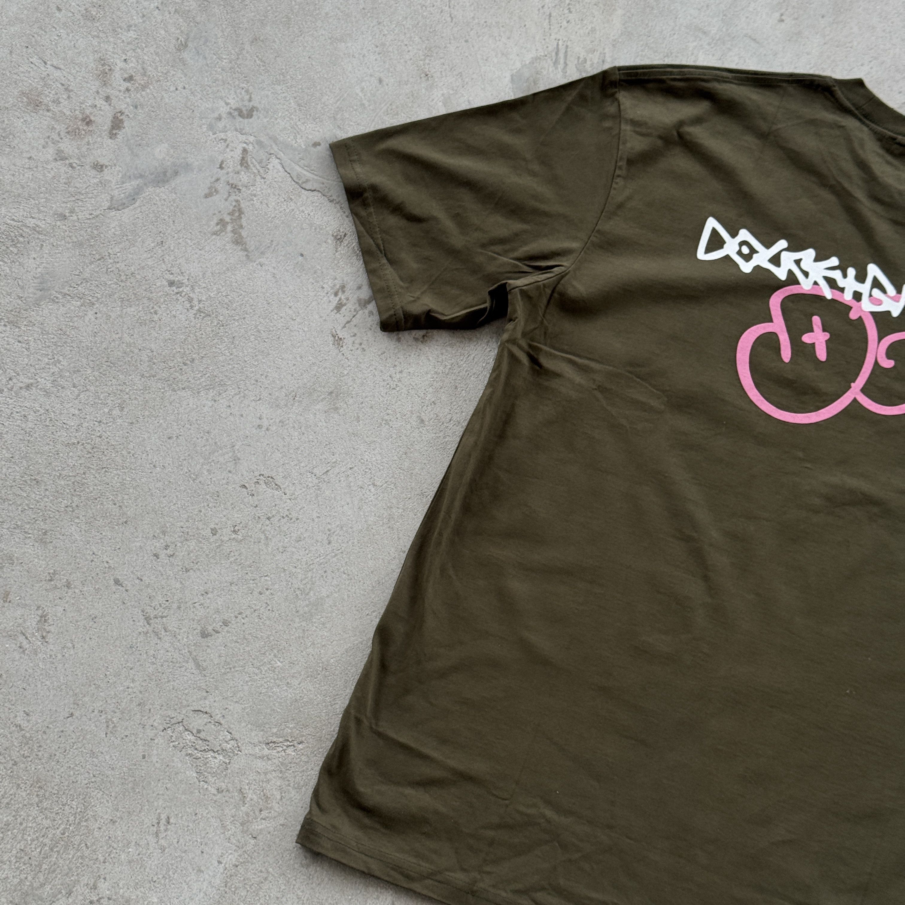 Dolce & Gabbana Dolce Gabbana Khaki Olive Khaki Tee Pink Graffiti Logo Shirt Size US M / EU 48-50 / 2 - 8 Thumbnail