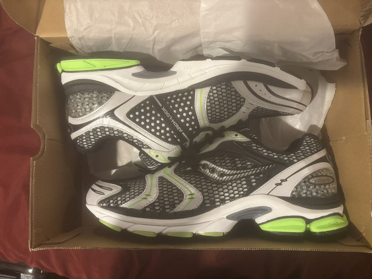 Saucony Saucony ProGrid triumph 4 black speed green Size US 10.5 / EU 43-44 - 10 Thumbnail