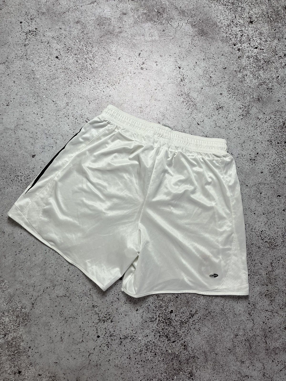 Adidas ⚽️👑Vintage Real Madrid Adidas Shorts Soccer Shorts Size US 34 / EU 50 - 5 Thumbnail