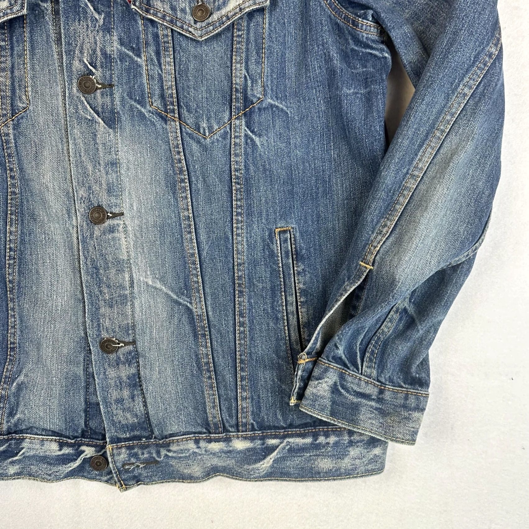 Levi's Levi's Trucker Jacket Mens XL Blue Denim Button Front Distressed Faded 72334 Size US XL / EU 56 / 4 - 5 Thumbnail