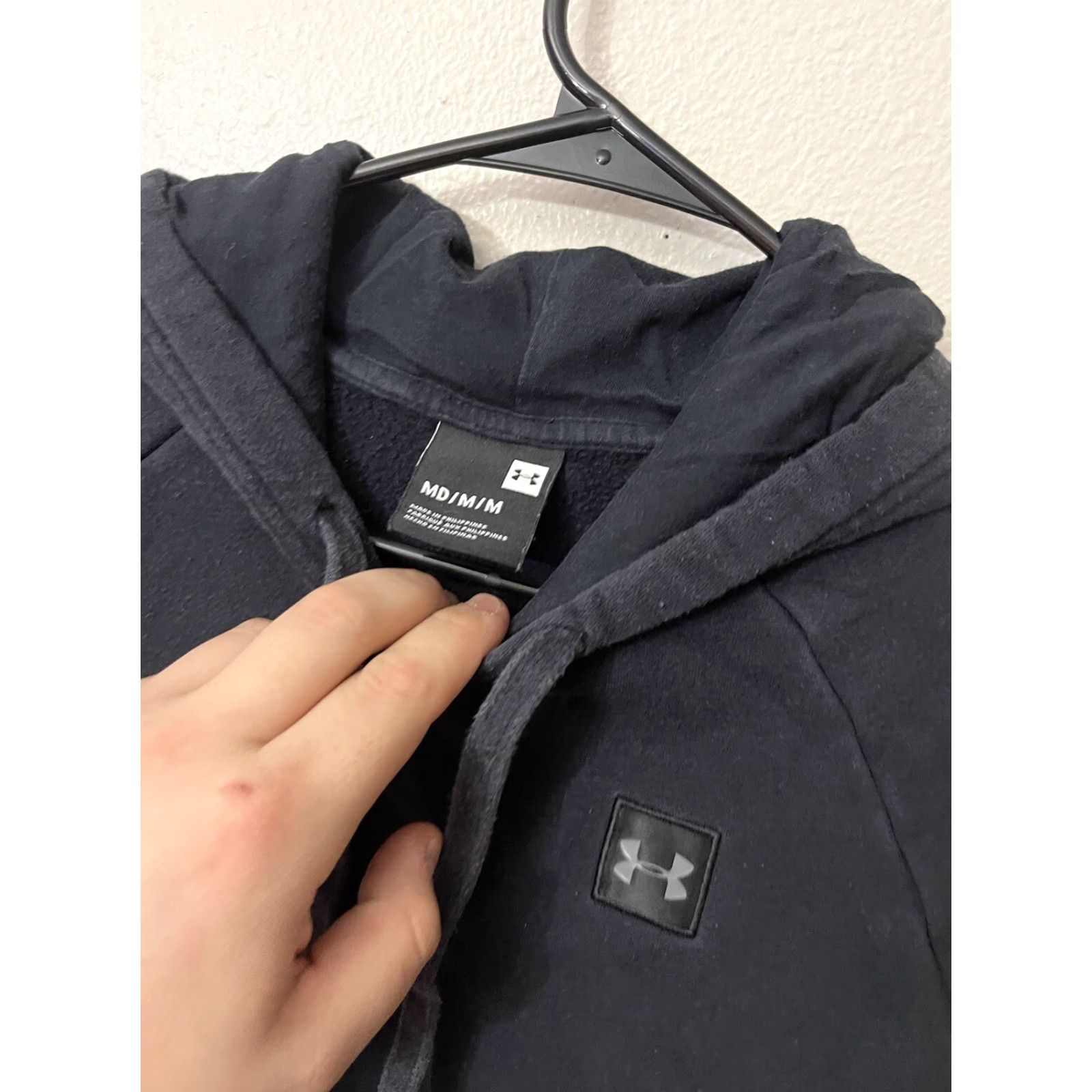Under Armour Under Armour Hoodie Mens Size M Black Logo Fleece Pullover Sweatshirt Distressed Vintage 90s Mens Clothing Size US M / EU 48-50 / 2 - 2 Thumbnail