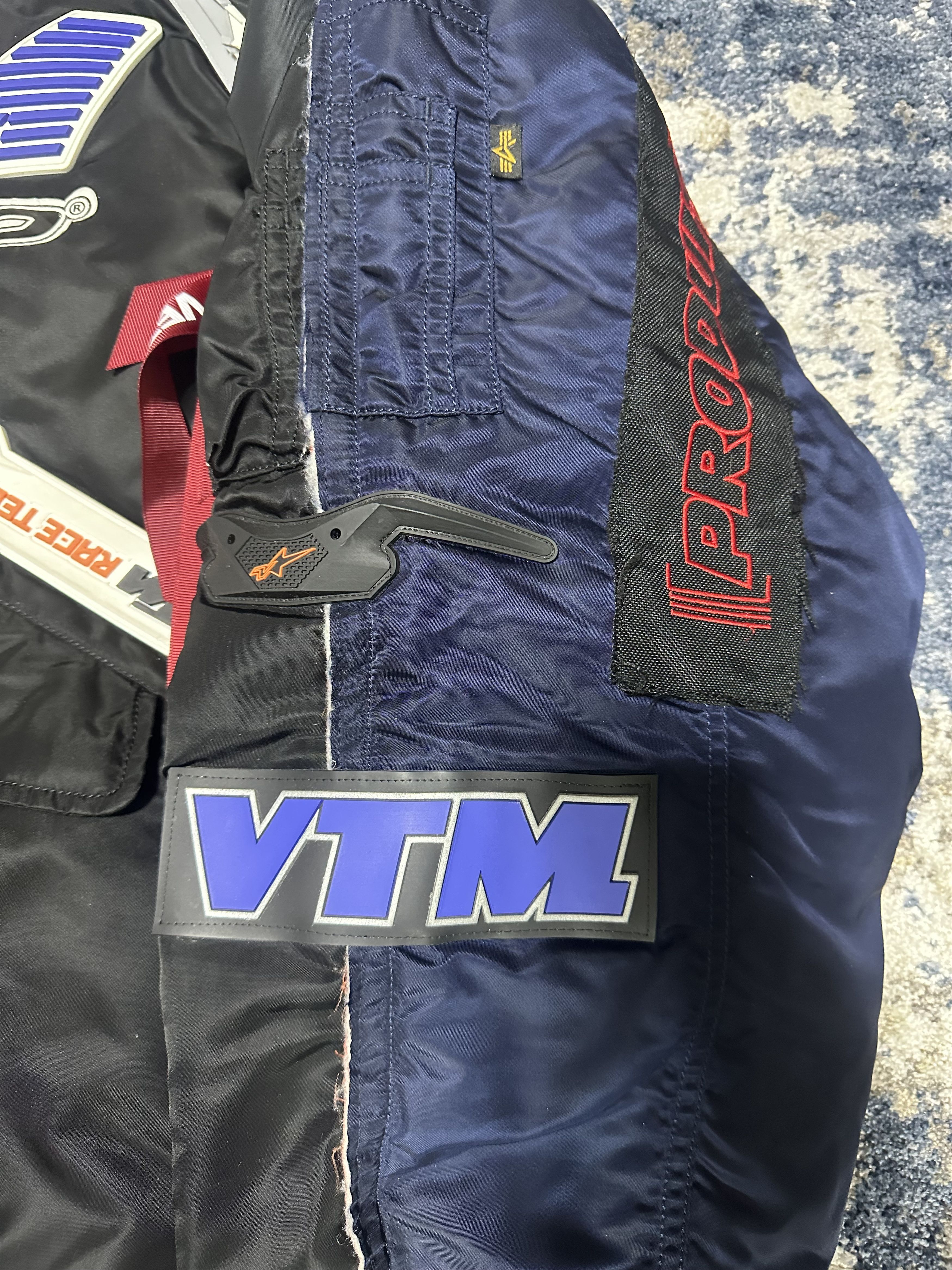 Vetements Vetements AW19 Racing Bomber Size US L / EU 52-54 / 3 - 3 Thumbnail