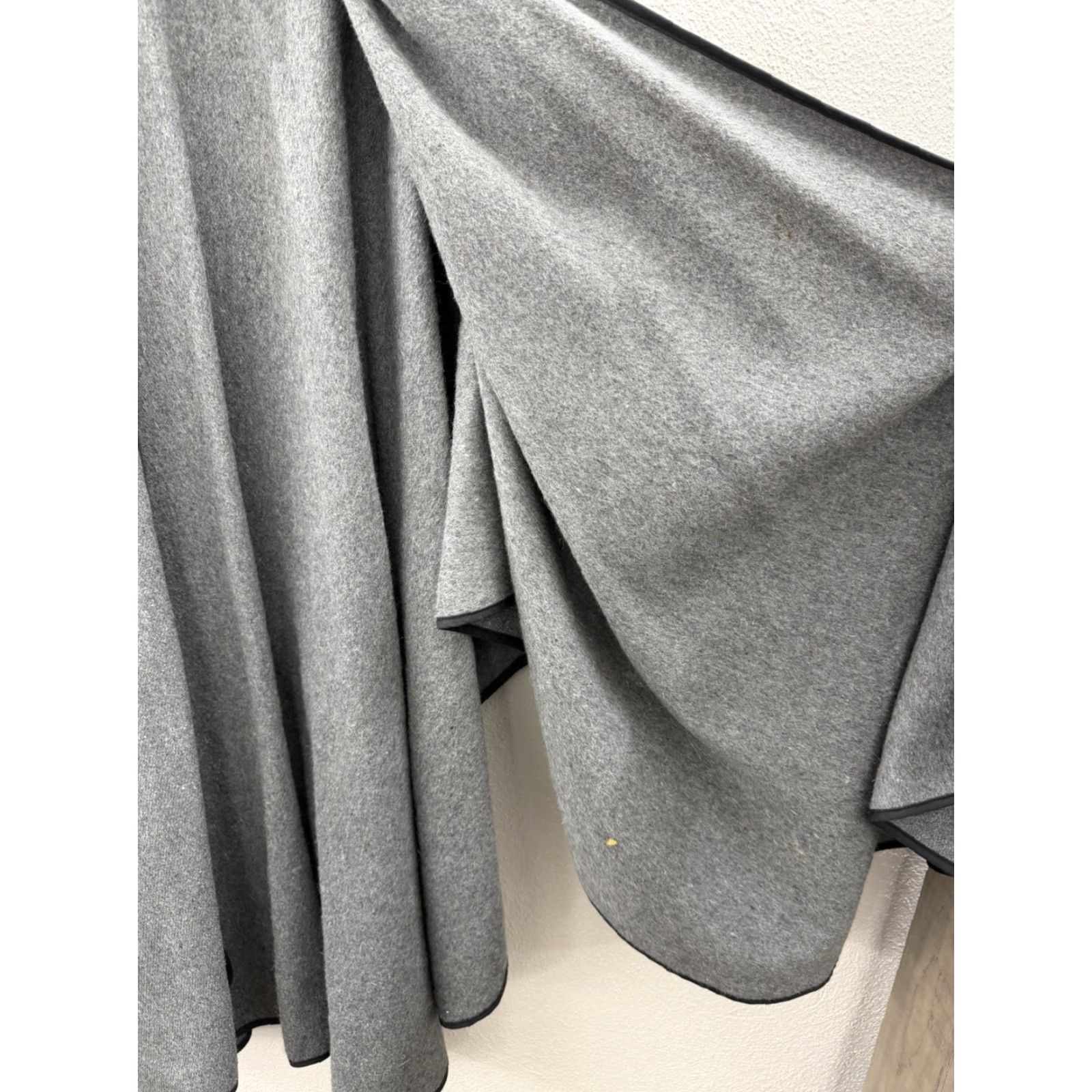 Vintage VINTAGE Unbranded Womens Poncho Gray Over The Arms Sweater Cape Open Front One Size Size ONE SIZE - 3 Thumbnail