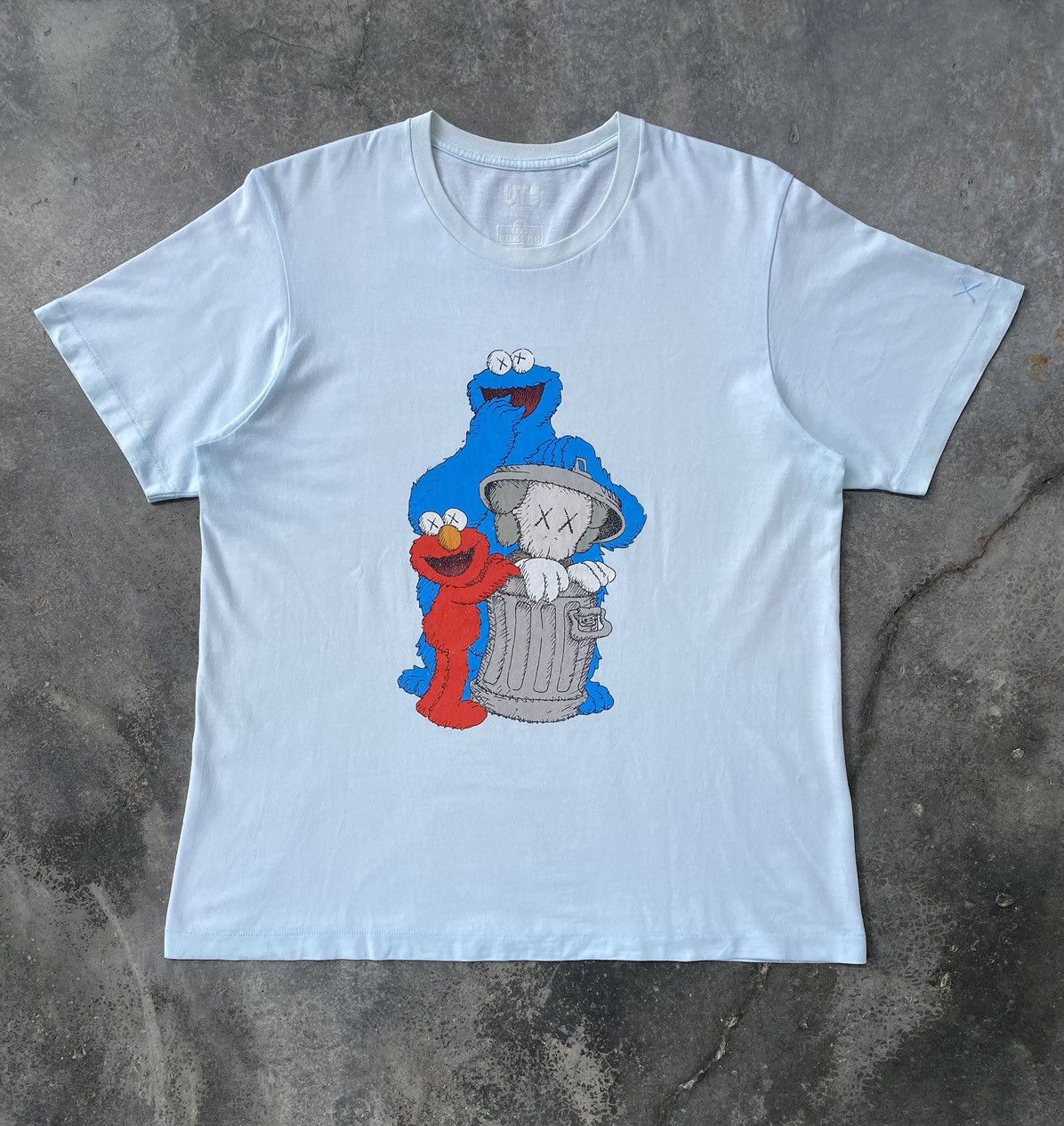 Kaws Uniqlo Kaws Distressed Tees Size US XL / EU 56 / 4 - 1 Thumbnail