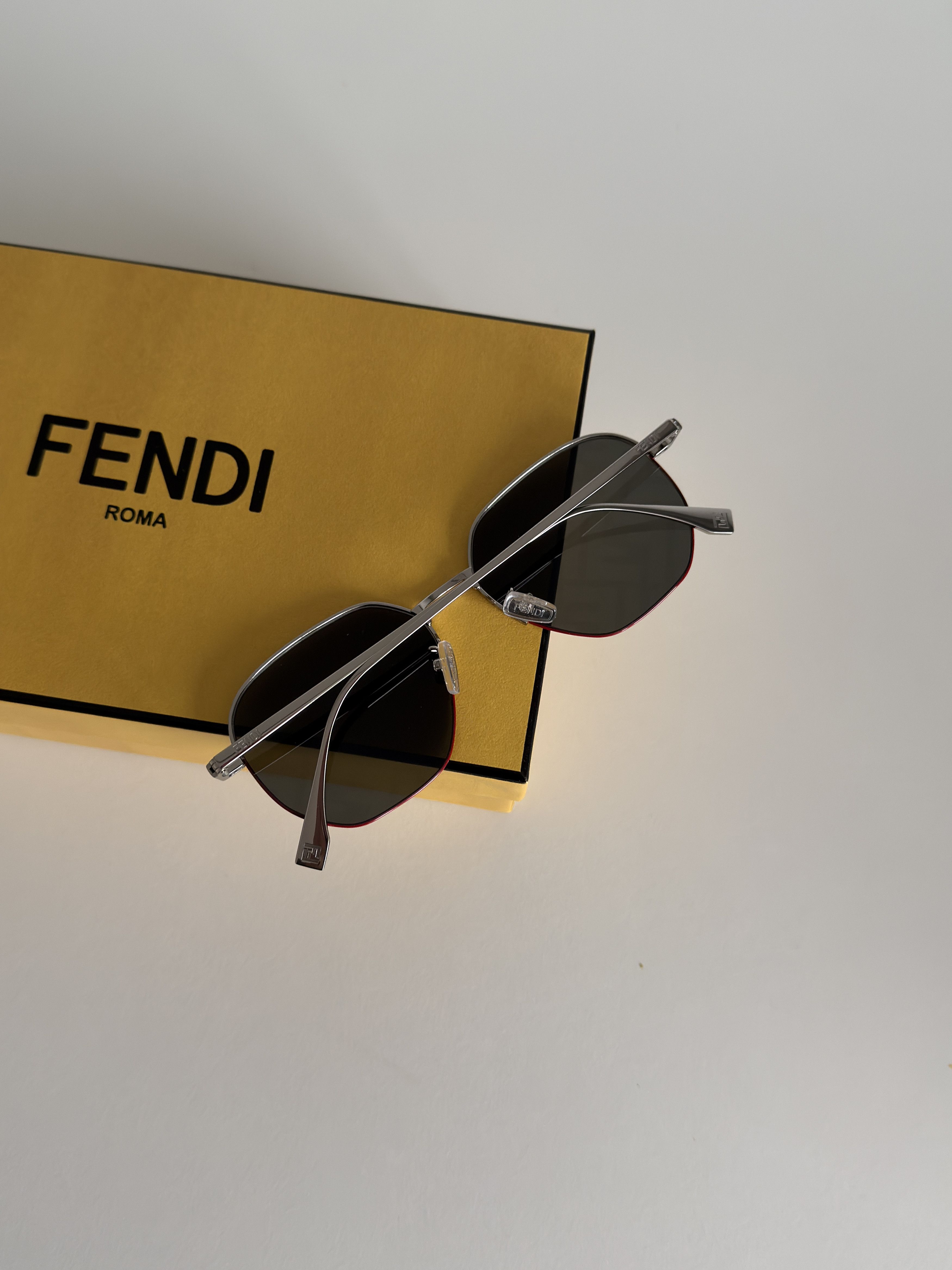 Fendi Fendi Sunglasses Size ONE SIZE - 4 Thumbnail