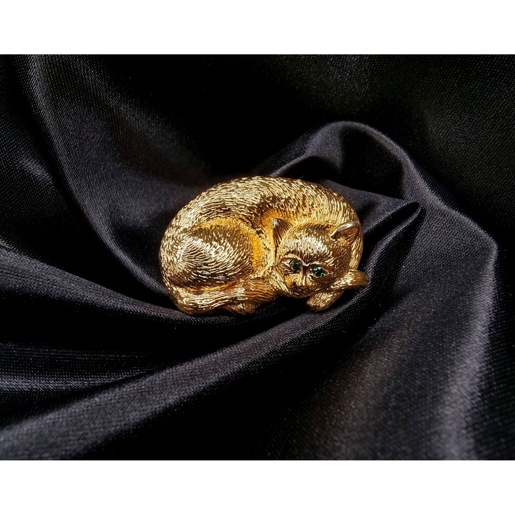 Vintage Rare Find Vintage Les Bernard Gold-Tone Cat Brooch With Gree Size ONE SIZE - 1 Thumbnail