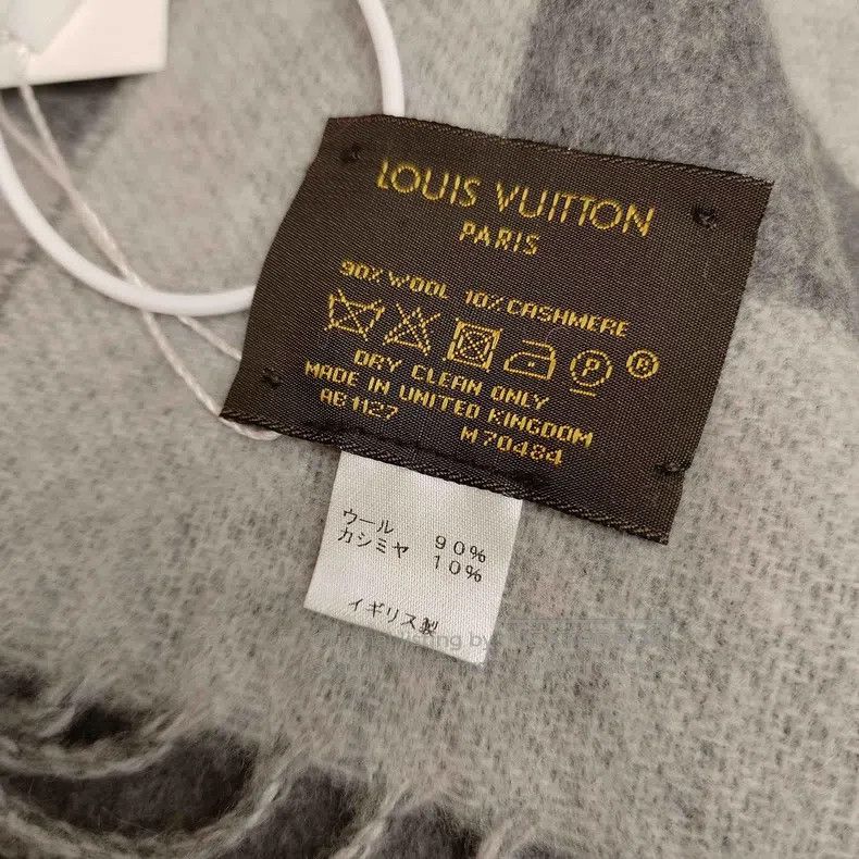Louis Vuitton Louis Vuitton Grey logo wool tassel scarf Size ONE SIZE - 4 Thumbnail