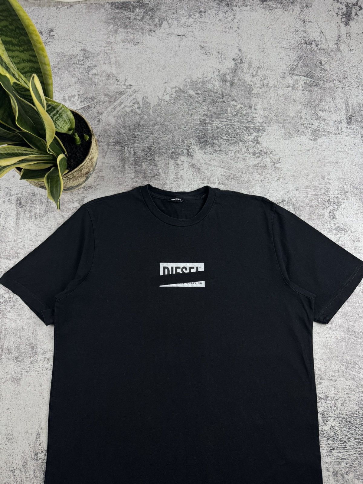 Diesel Diesel Center Logo Black Large Men’s Rap Merch Jersey Hip Hop USA Tee T Shirt Size US L / EU 52-54 / 3 - 4 Thumbnail