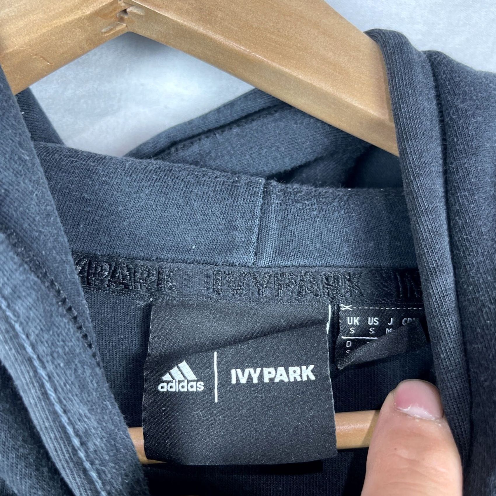 Adidas adidas Ivy Park Hoodie Womens Small Black Baggy GT9085 Pullover Sweatshirt Size S / US 4 / IT 40 - 4 Thumbnail