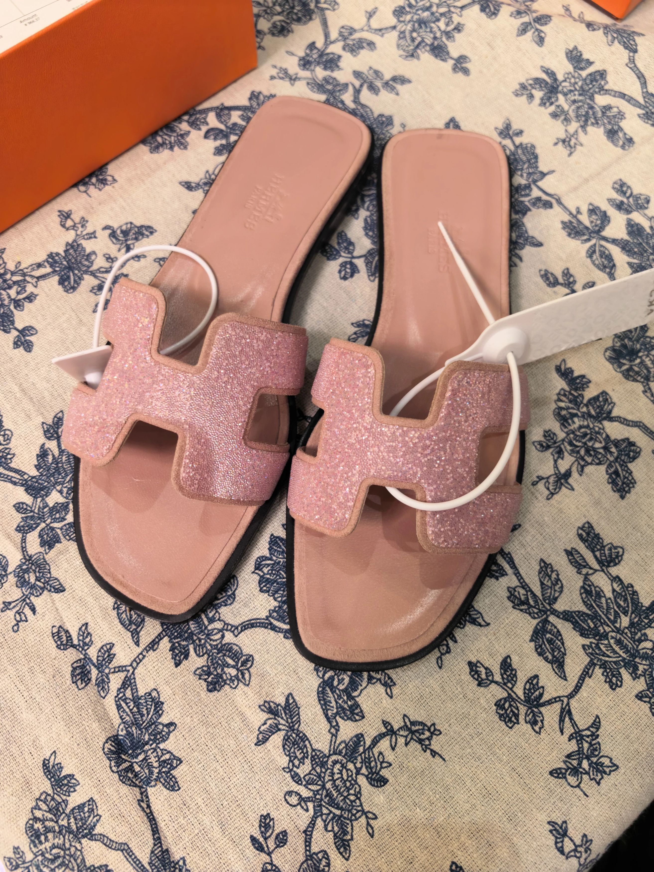 Hermes Hermes Pink Sequin H Logo Slipper 36 Clear Sole Size US 5.5 / IT 35.5 - 1 Thumbnail