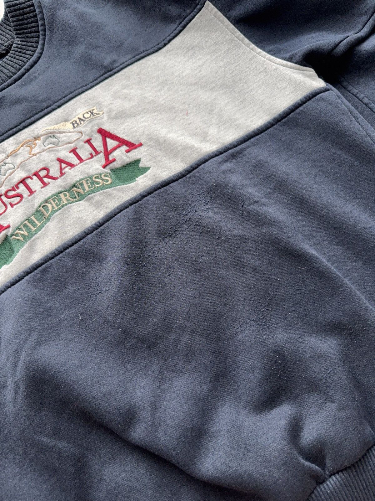 Vintage Vintage 90s Australia Wilderness Sweatshirt Navy Crewneck Size US L / EU 52-54 / 3 - 9 Thumbnail