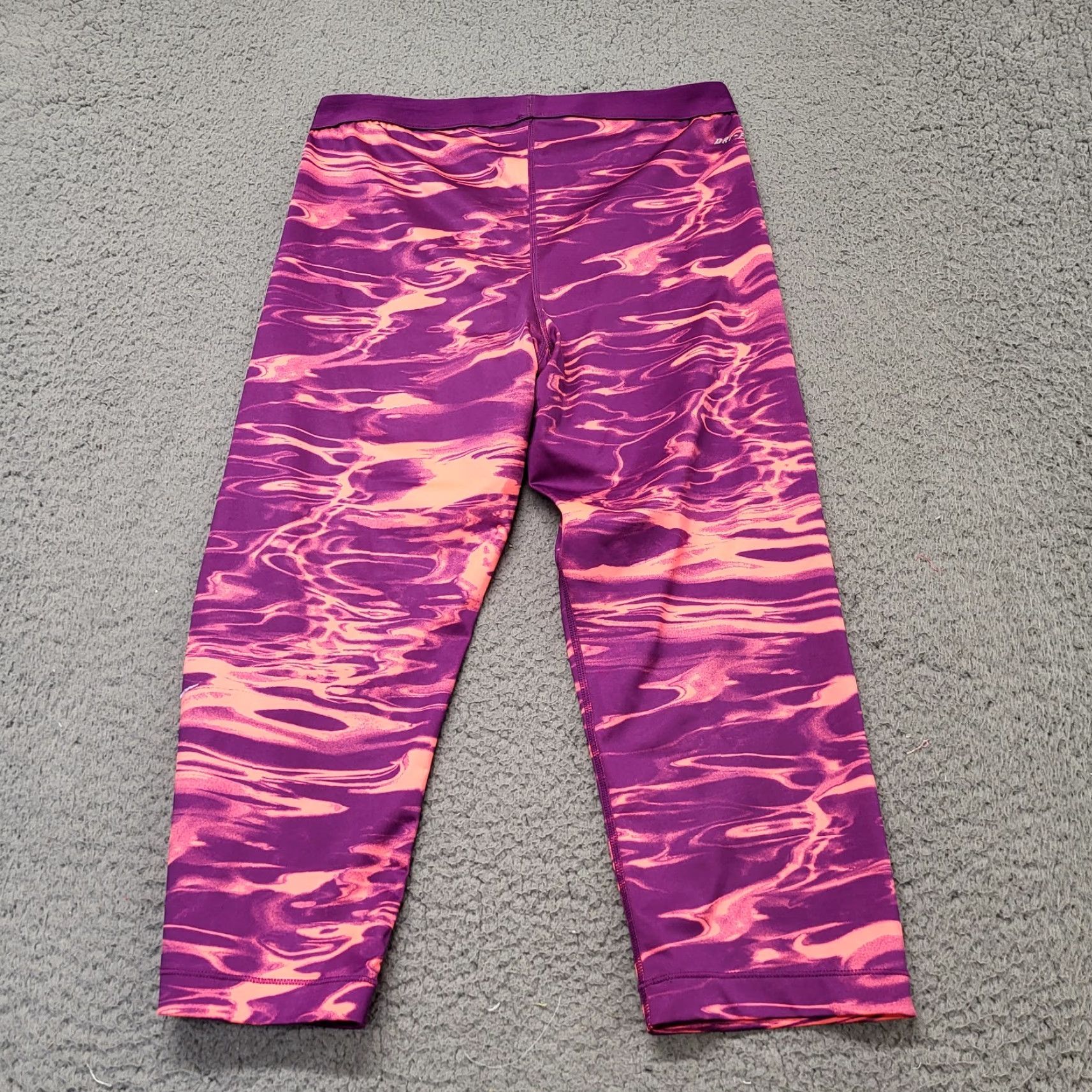 Nike Nike Pro Leggings Women L Cropped Capri Dri-Fit Elastic Waist Yoga Purple Nike Pro Leggings Women L Cropped Capri Purple Elastic Waist Yoga Size 36" / US 14 / IT 50 - 2 Thumbnail