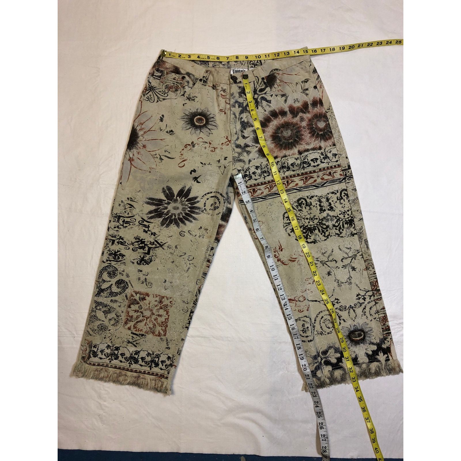 Chicos Women’s Chico’s Design beige printed capri’s Size 26" / US 2 / IT 38 - 3 Thumbnail