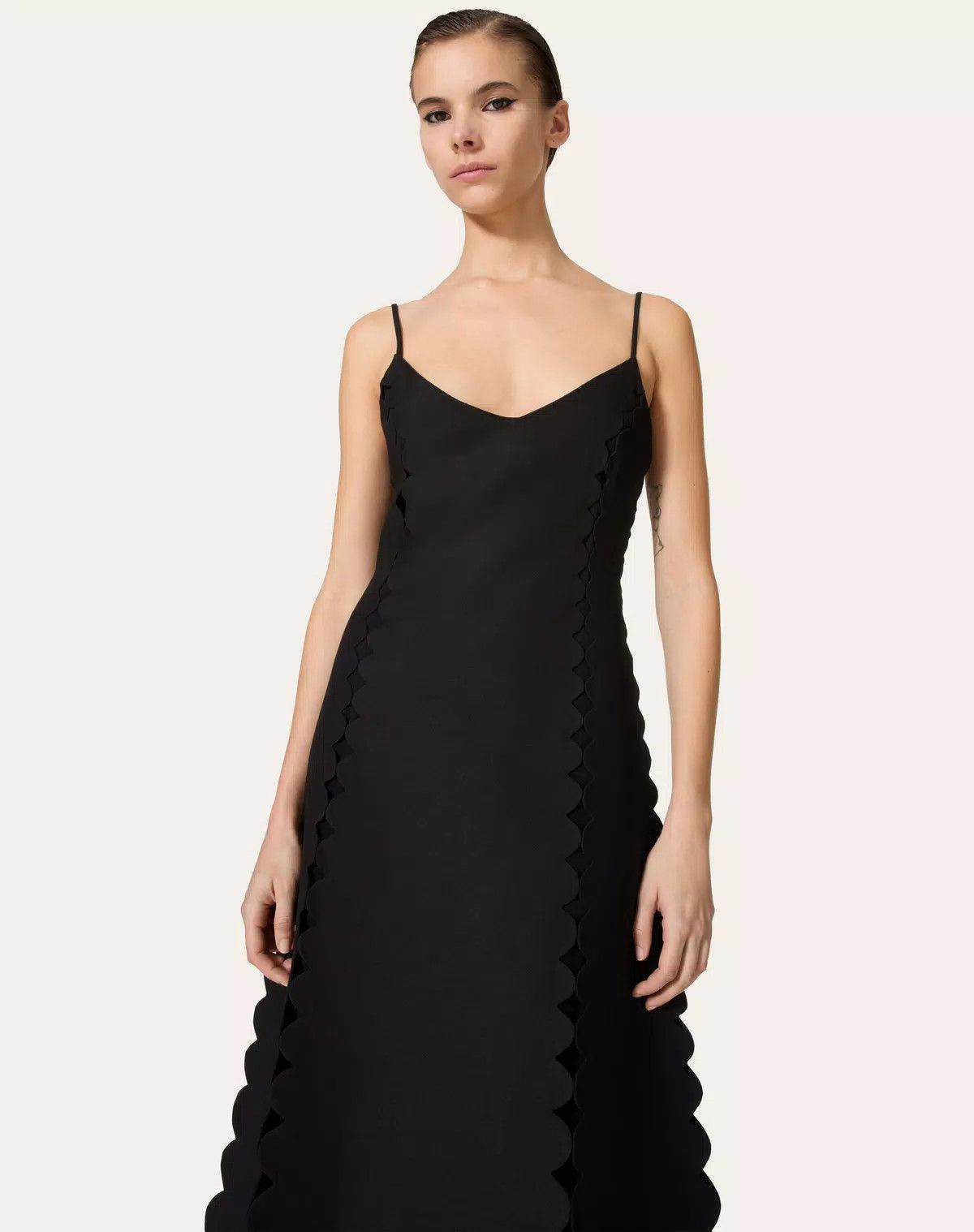 Valentino o1s1wg110426 Crepe Couture Embroidered Midi Dress in Nero Size XL / US 12-14 / IT 48-50 - 5 Thumbnail