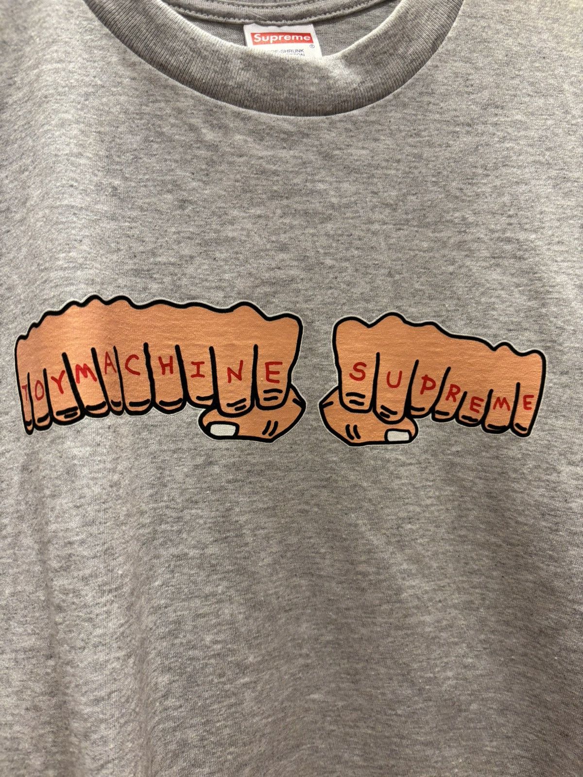 Supreme Supreme Knuckles Tee Size US L / EU 52-54 / 3 - 2 Thumbnail