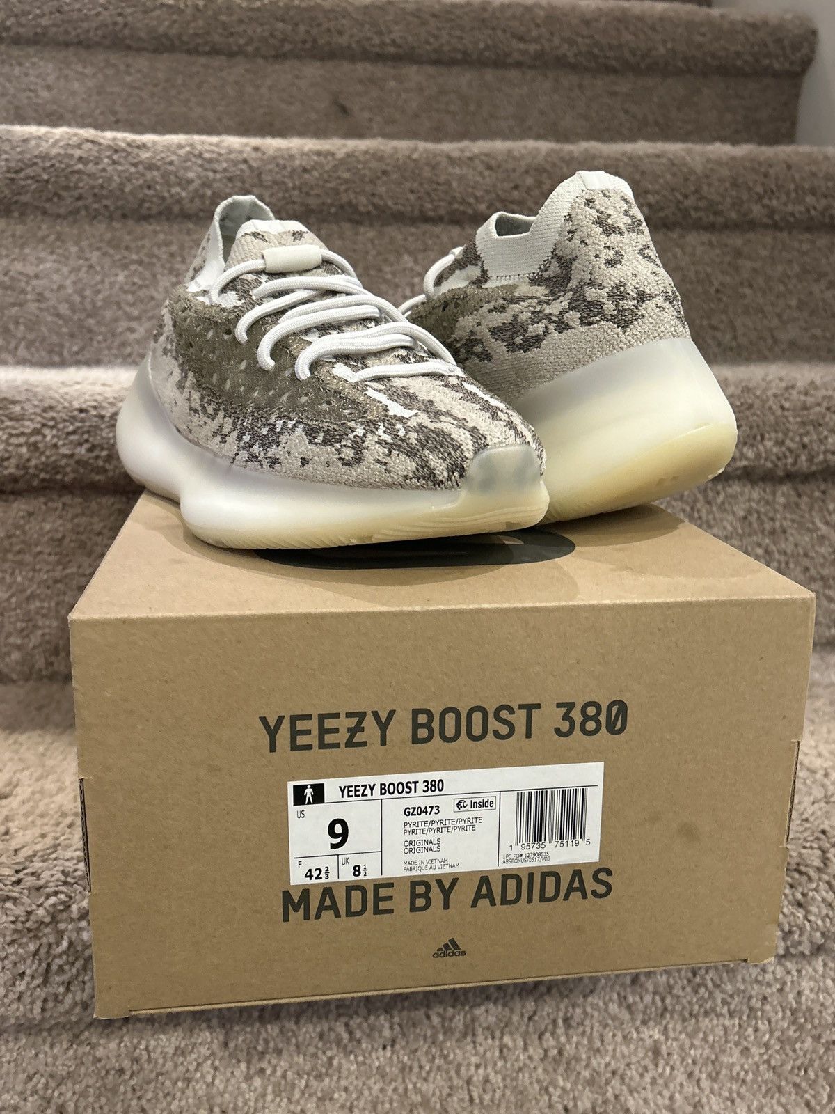 Adidas × Yeezy Pyrite Size US 9 / EU 42 - 1 Thumbnail