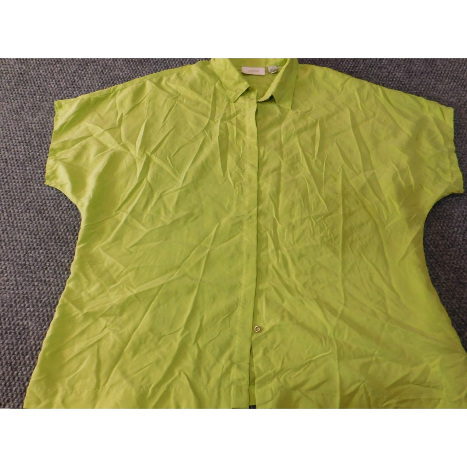 Vintage Chicos Button-Up Shirt Women 2 Short Sleeve Green Casual Solid Pattern Basic Classic Stretch with Blemishs Size XS / US 0-2 / IT 36-38 - 3 Thumbnail