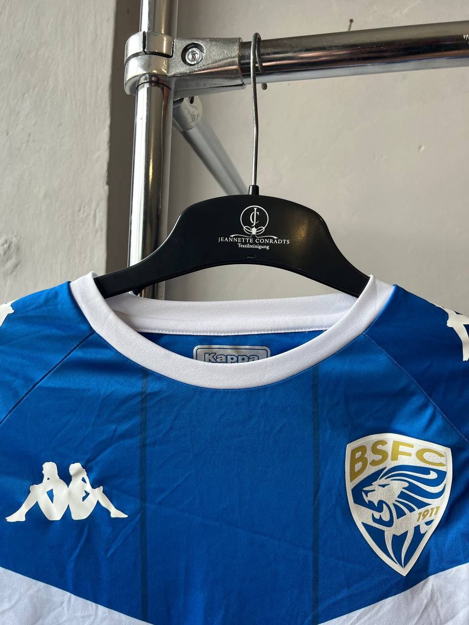 Kappa 2021/22 BRESCIA FC HOME SOCCER JERSEY FOOTBALL SHIRT SIZE S Size US S / EU 44-46 / 1 - 4 Thumbnail