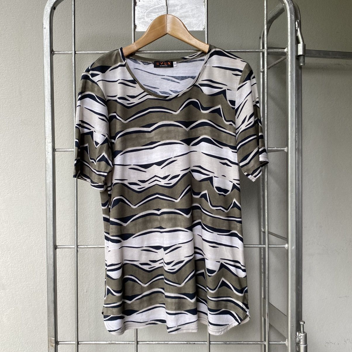 Designer EVEX Olive White Abstract Print T-Shirt Size S / US 4 / IT 40 - 1 Thumbnail