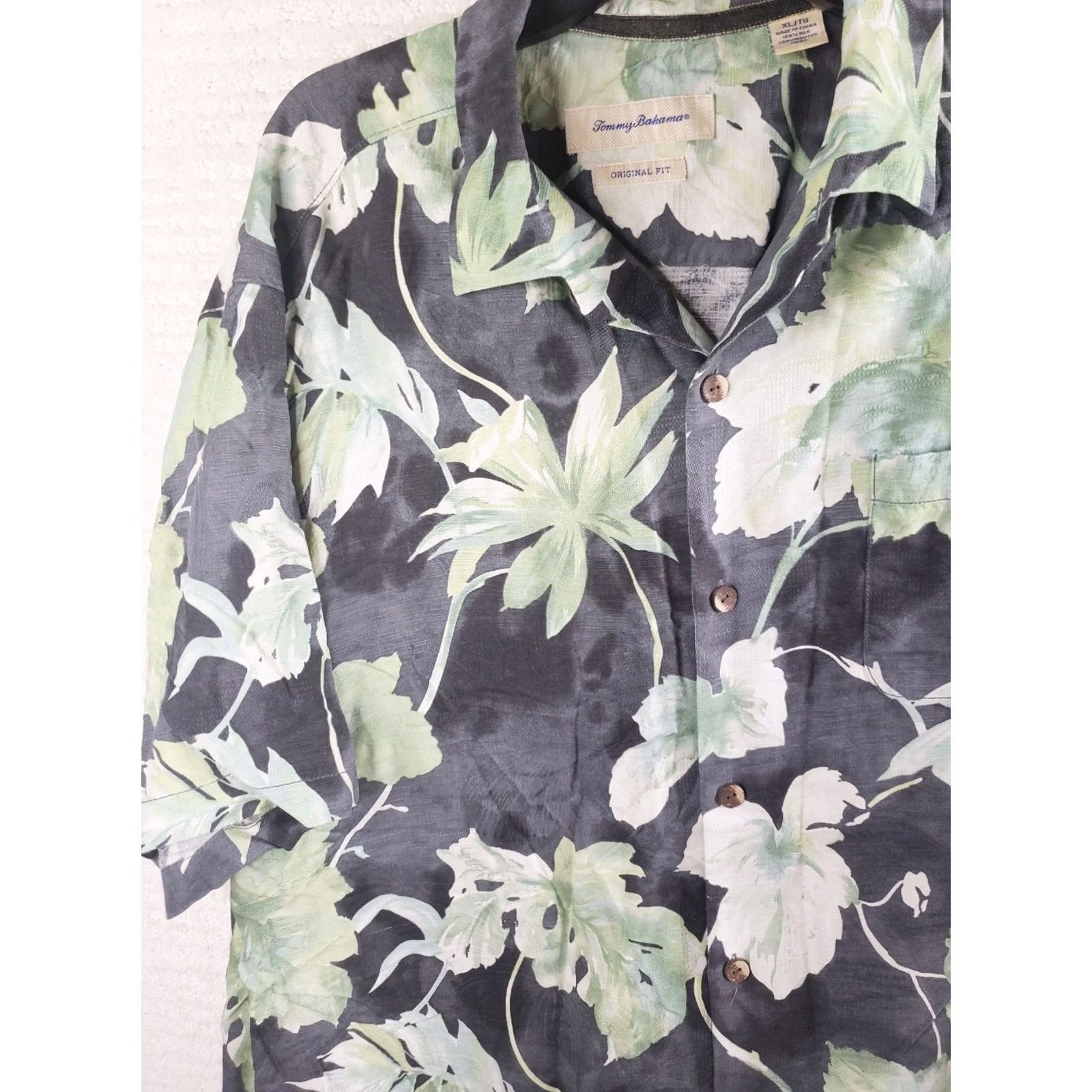 Tommy Bahama VINTAGE Tommy Bahama Mens XL Black Green FOILAGE 100% Silk Hawaiian Camp Shirt Size US XL / EU 56 / 4 - 4 Thumbnail