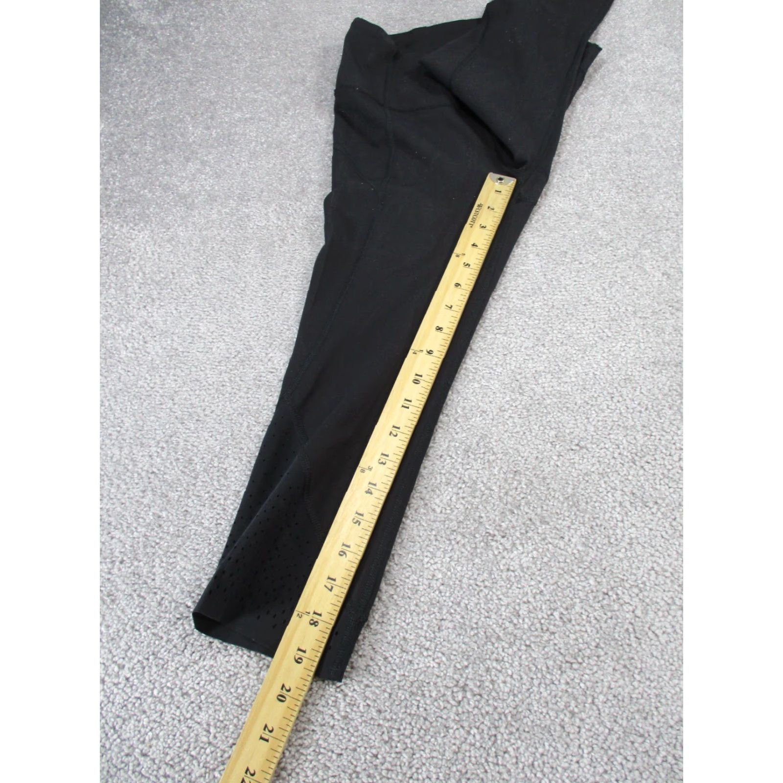 Lululemon VINTAGE Lululemon Leggings Womens 6 Crop Black Solid Yoga Athleisure Size 28" / US 6 / IT 42 - 3 Thumbnail